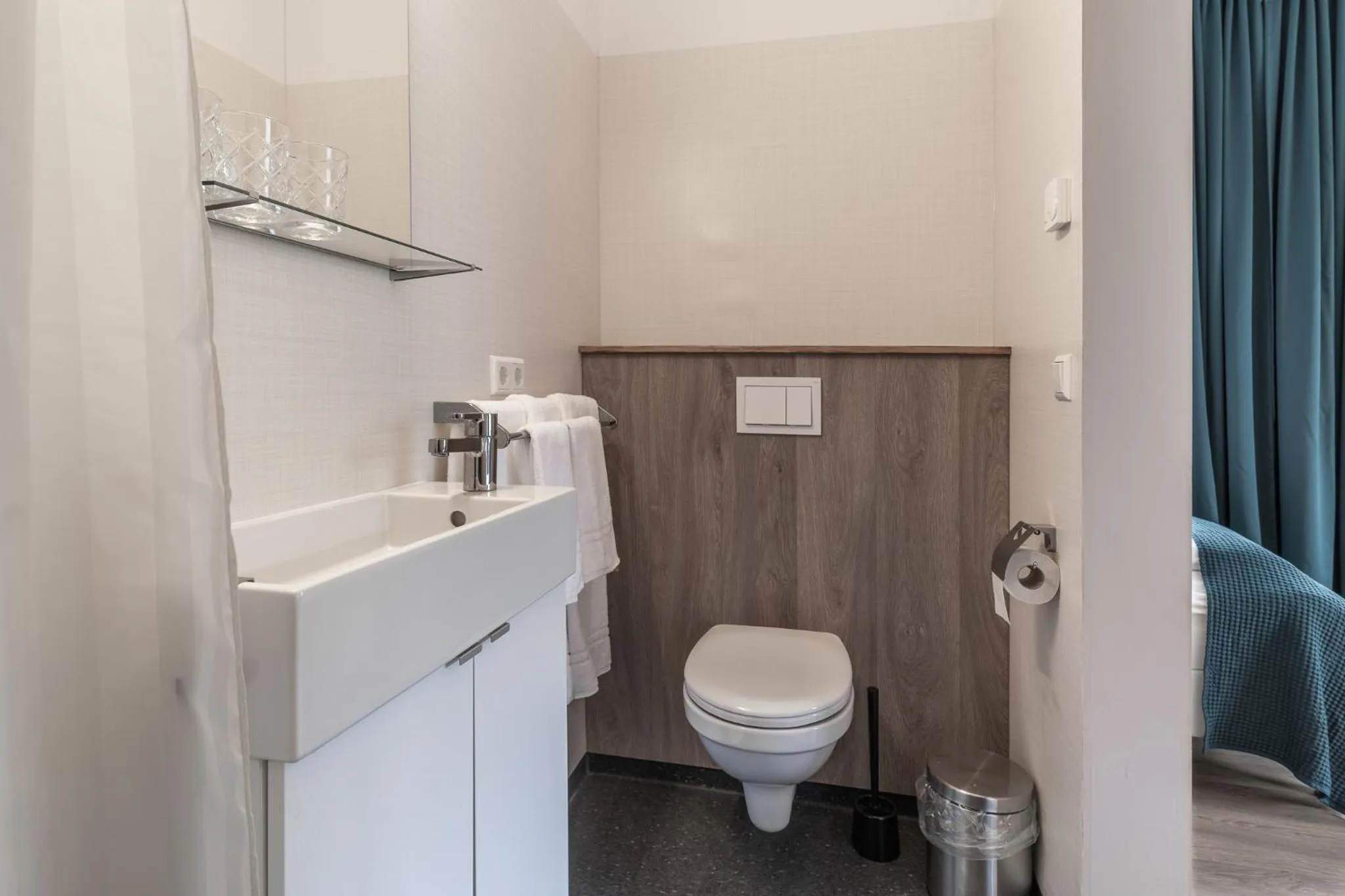 Bathroom in Holt Inn