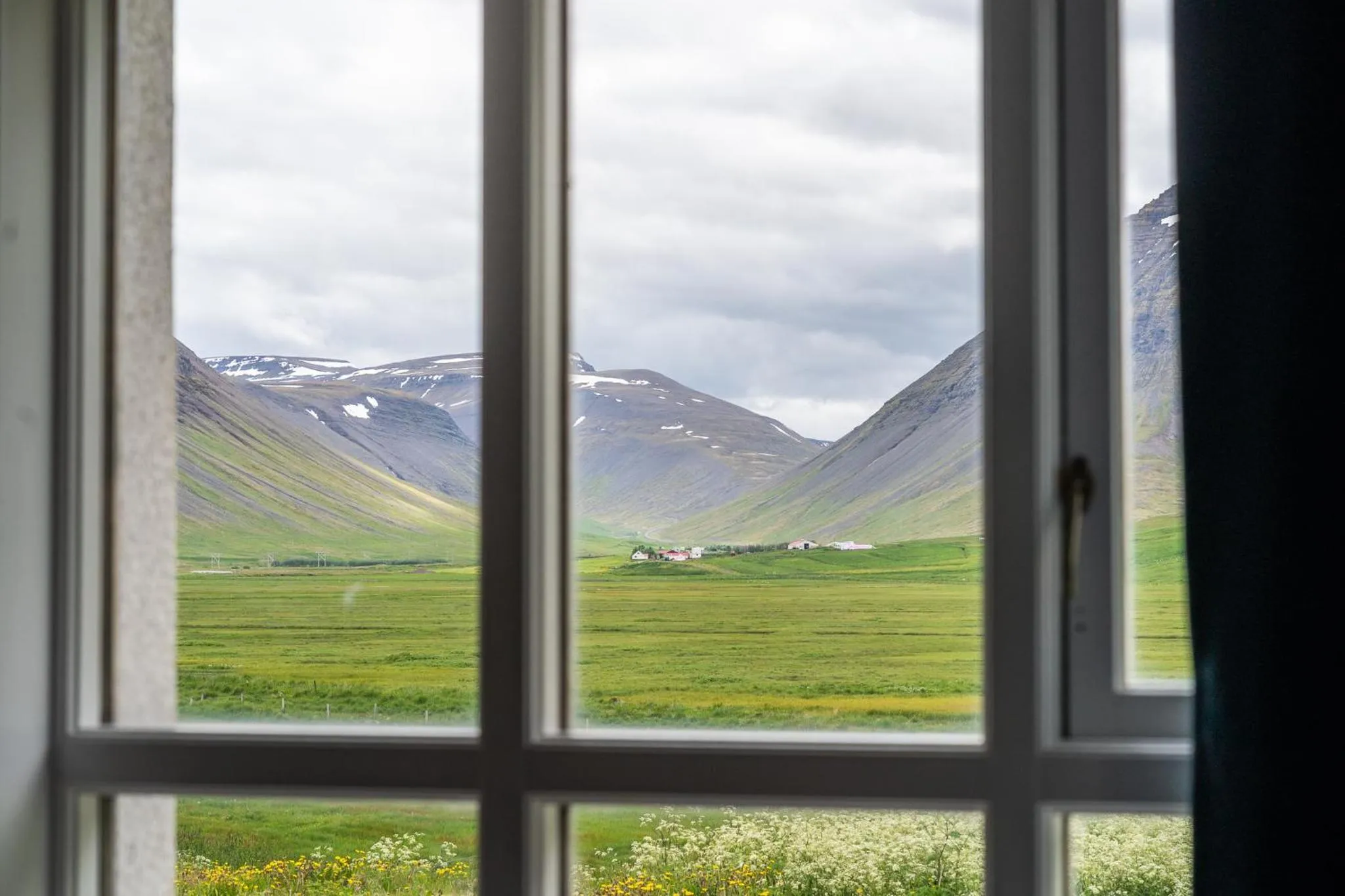 Mountain view in Holt Inn