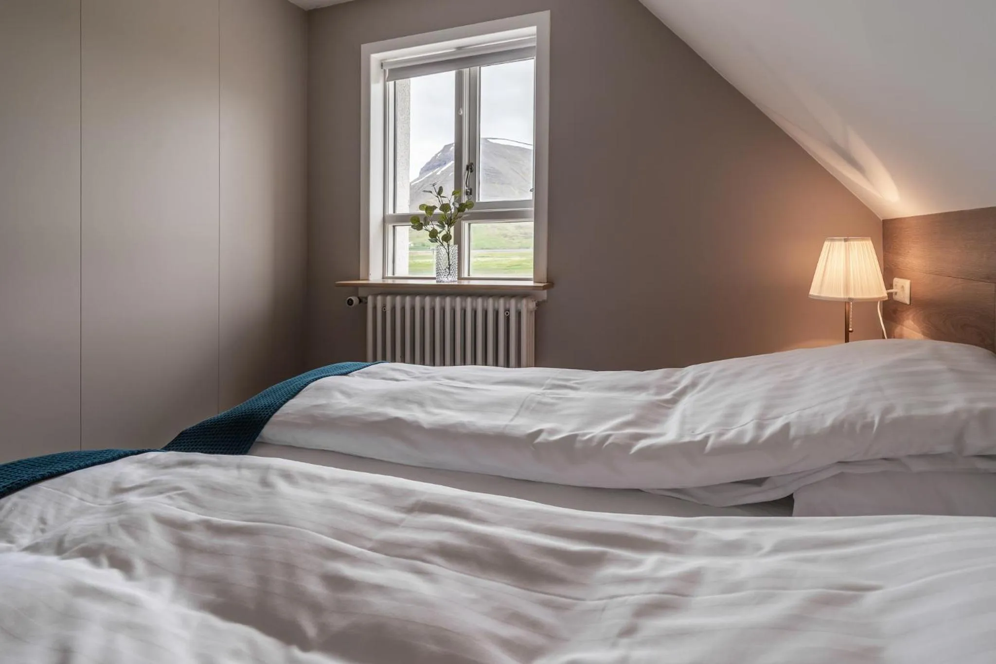 Bedroom, Bed in Holt Inn