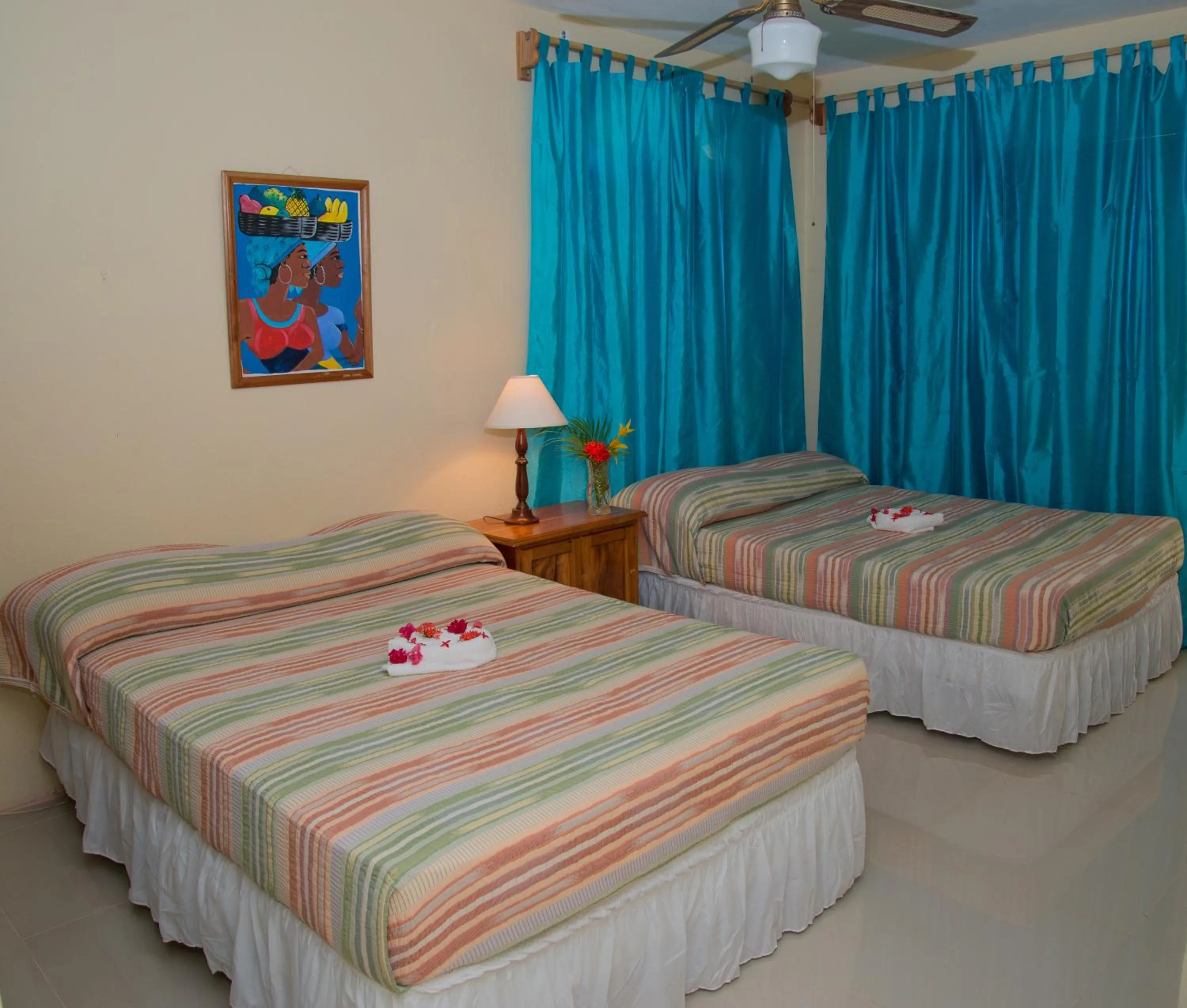 Photo of the whole room, Bed in Firefly Beach Cottages