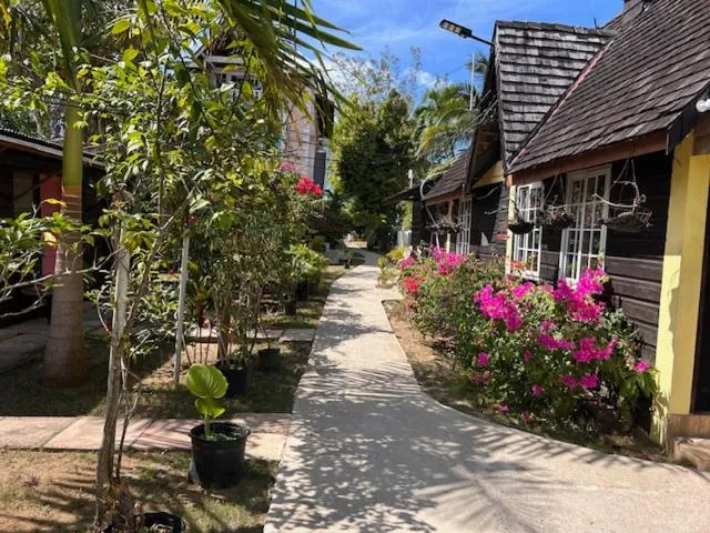 Day in Firefly Beach Cottages