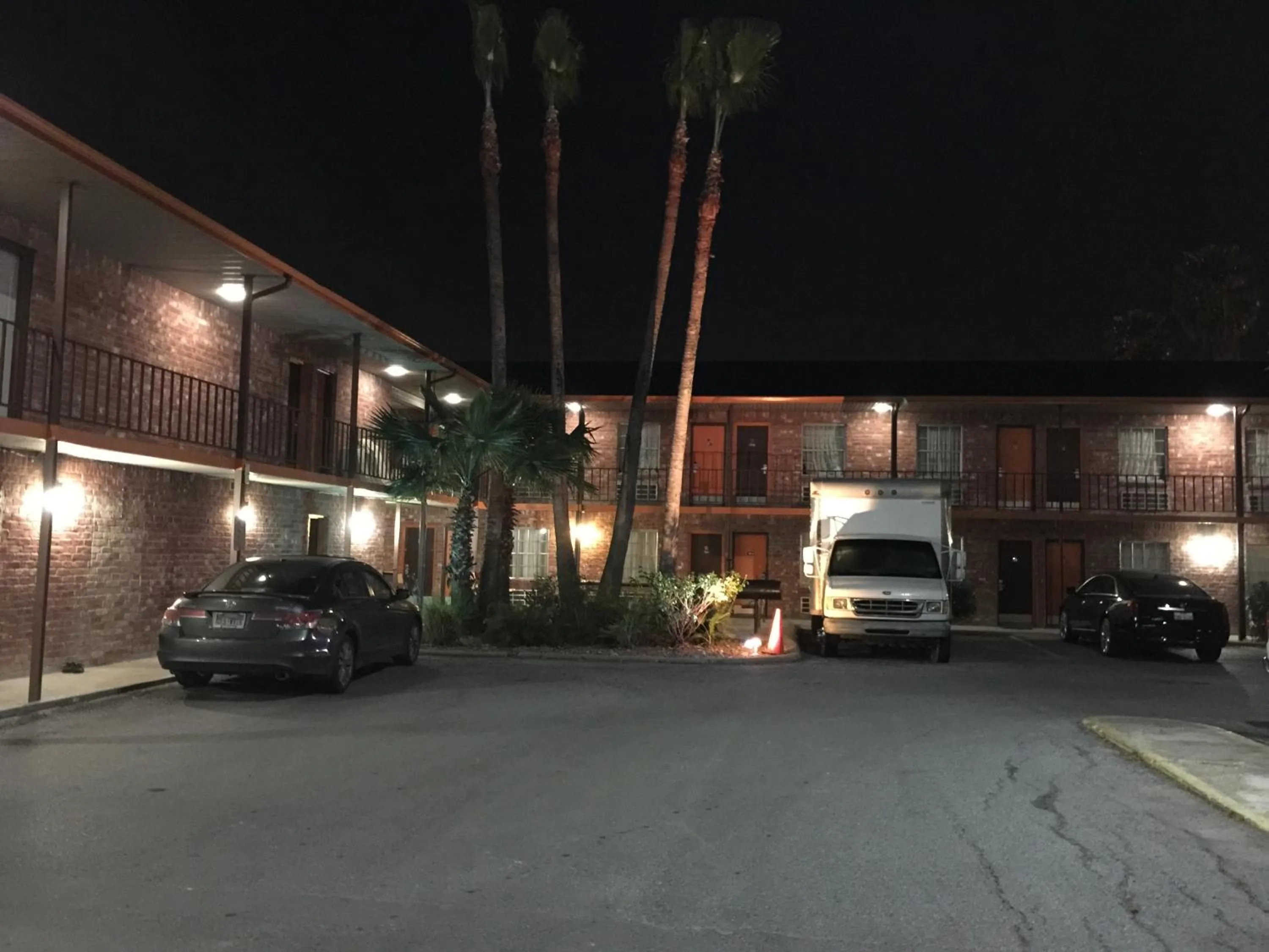 Facade/entrance in Texas Inn