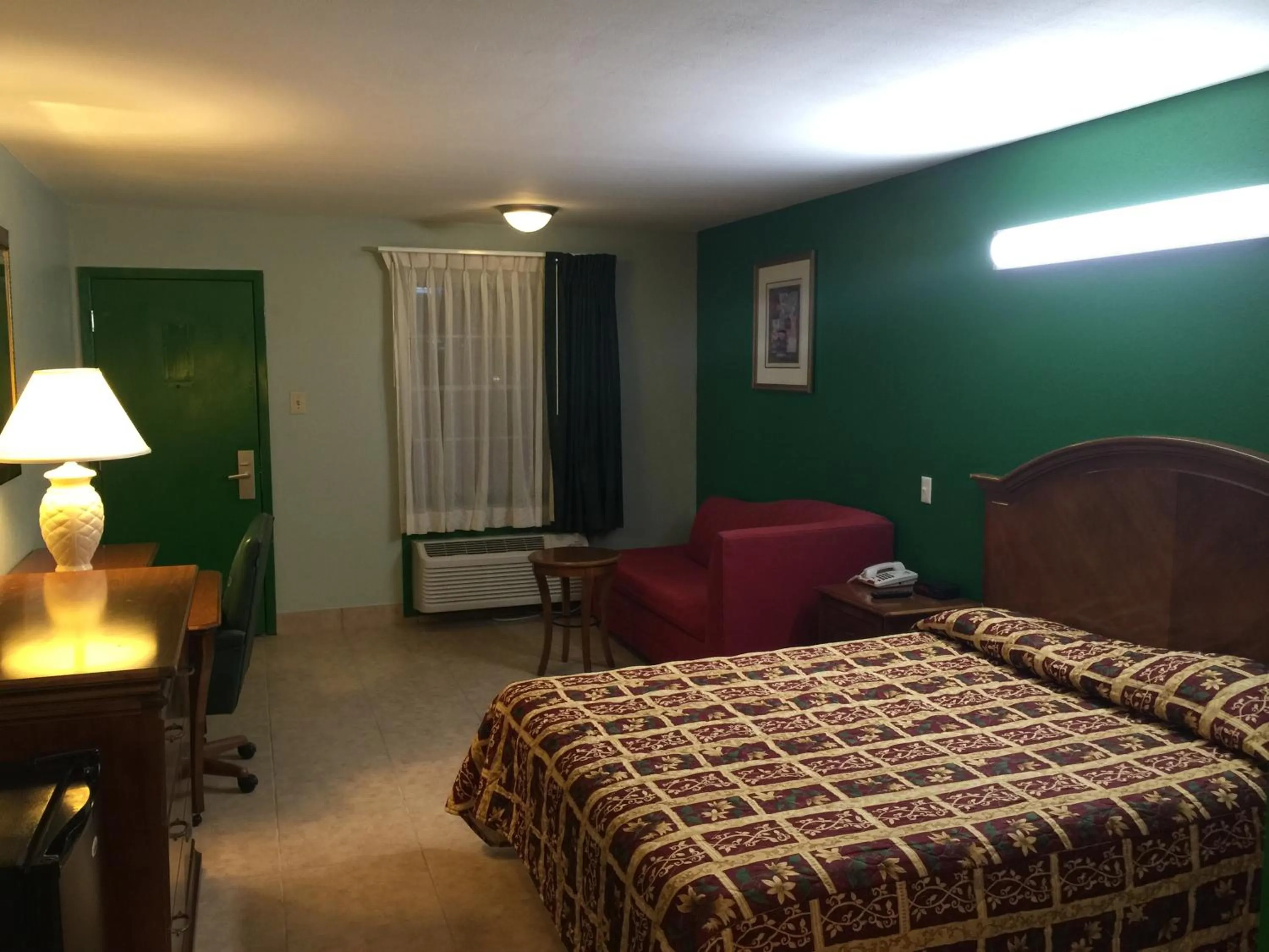 Bedroom, Bed in Texas Inn