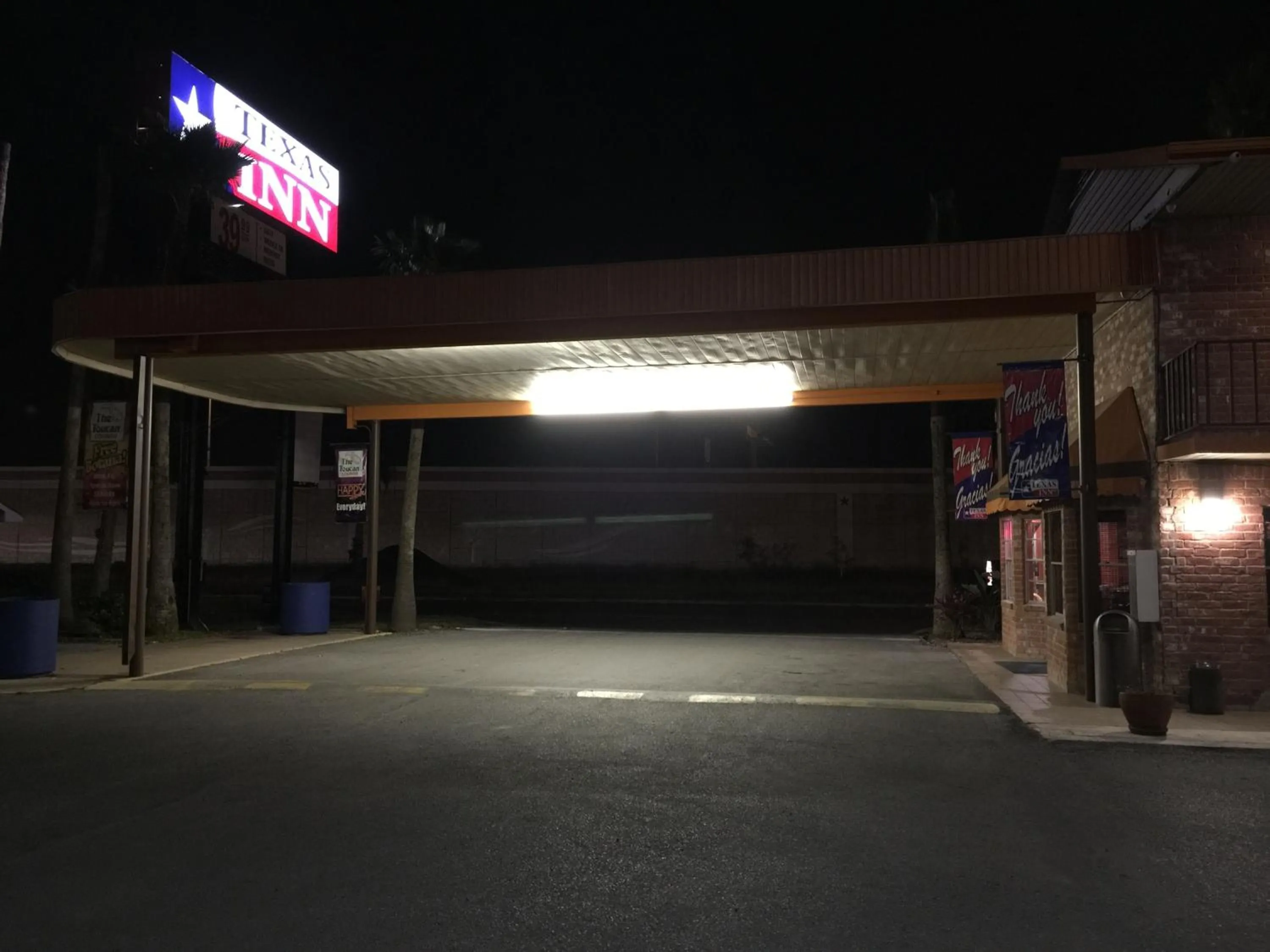 Facade/entrance in Texas Inn