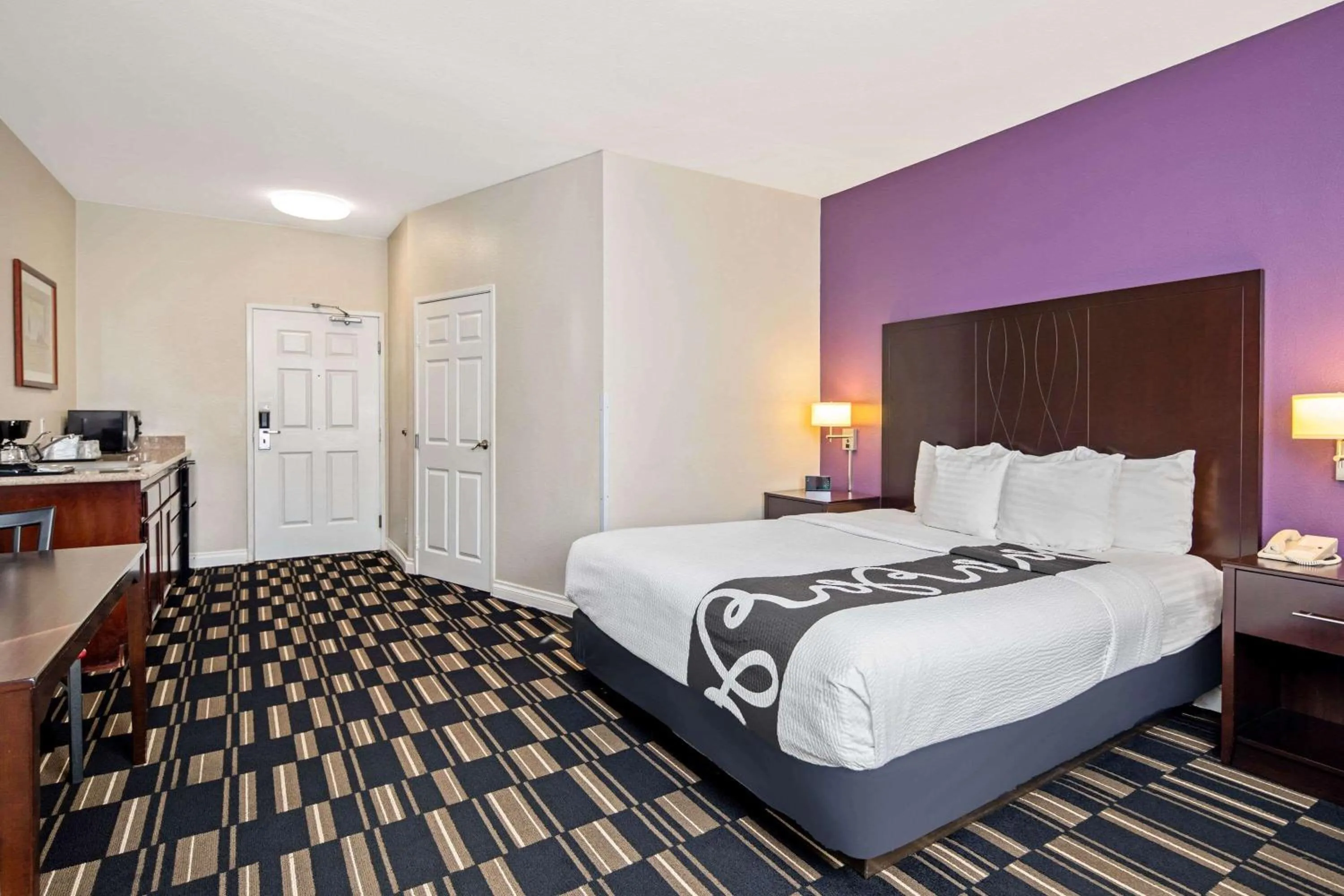 TV and multimedia, Bed in The Hotel Oceanside