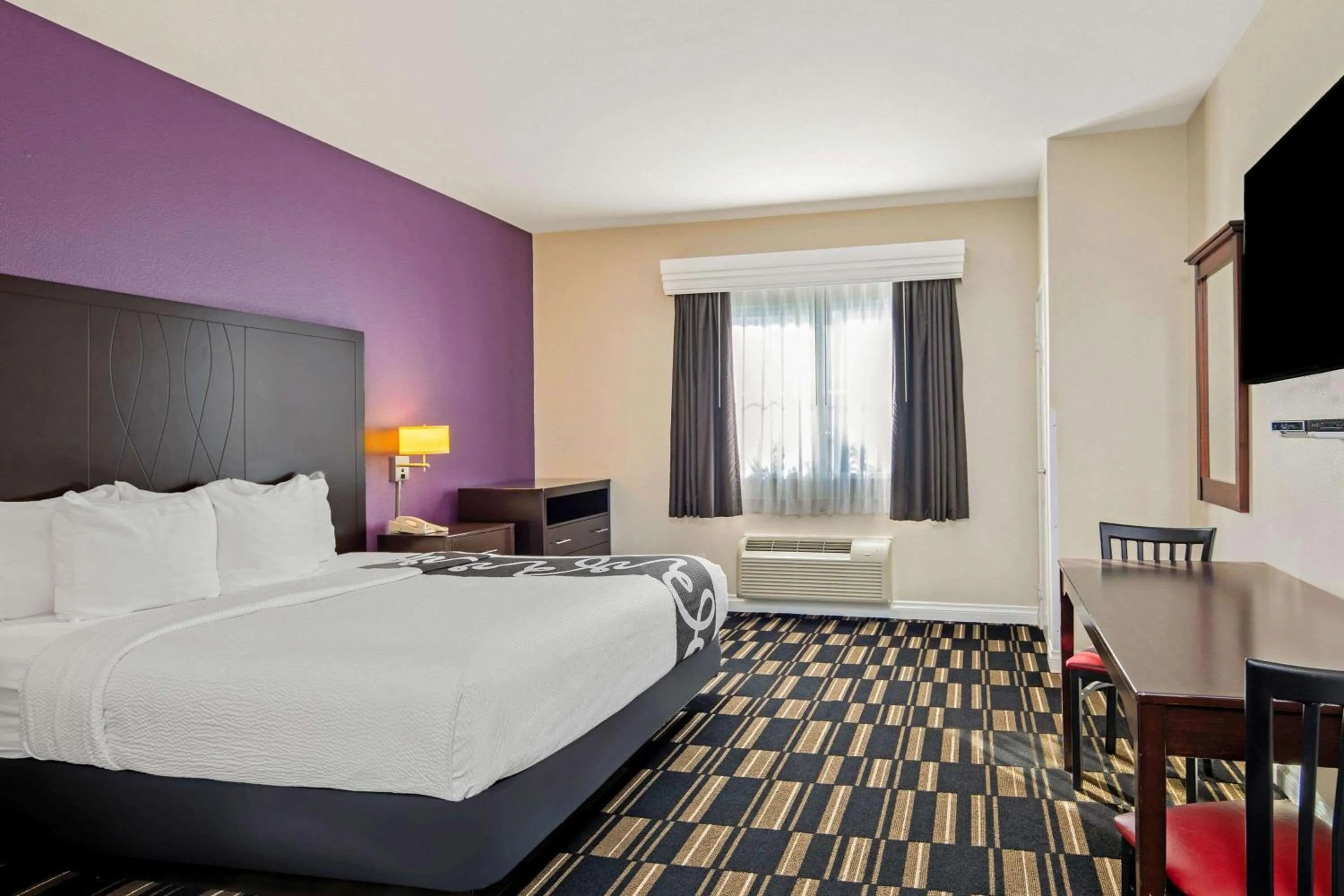 TV and multimedia, Bed in The Hotel Oceanside