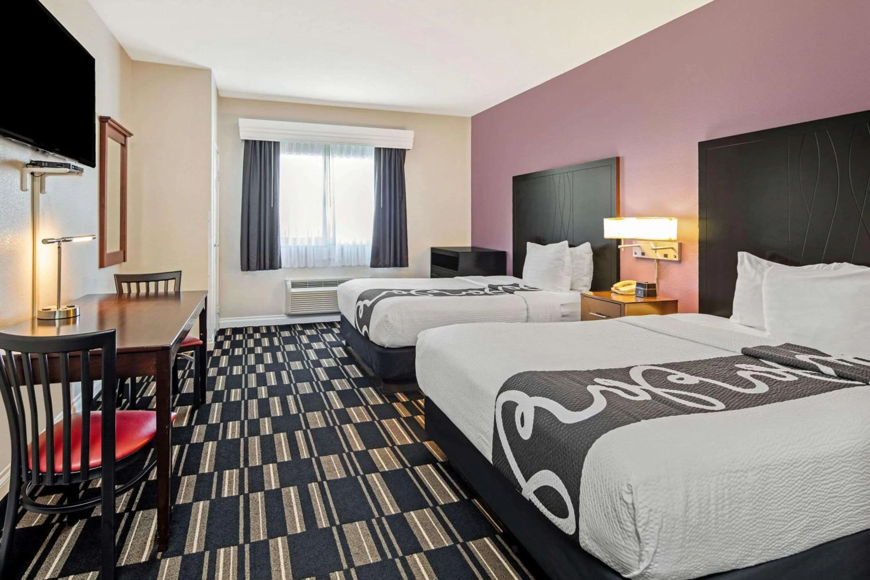 TV and multimedia, Bed in The Hotel Oceanside