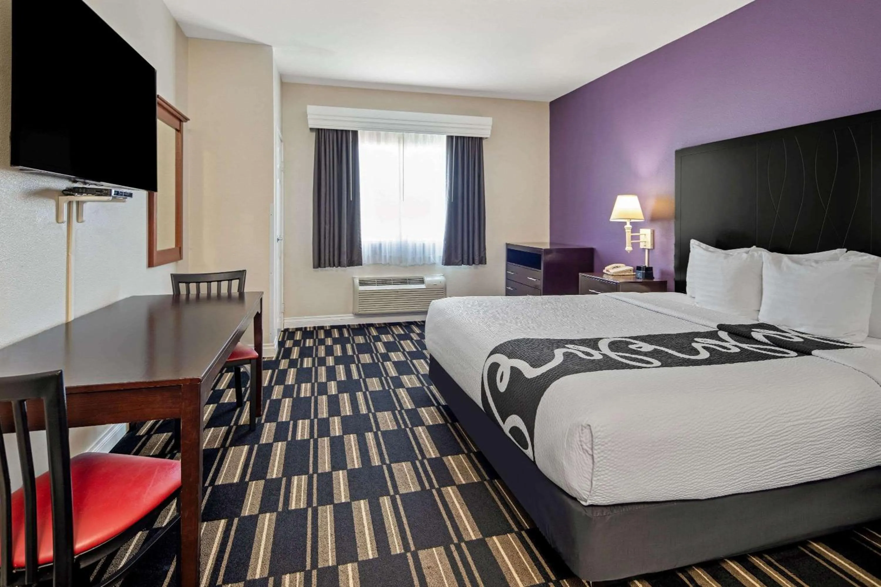 Photo of the whole room, Bed in The Hotel Oceanside