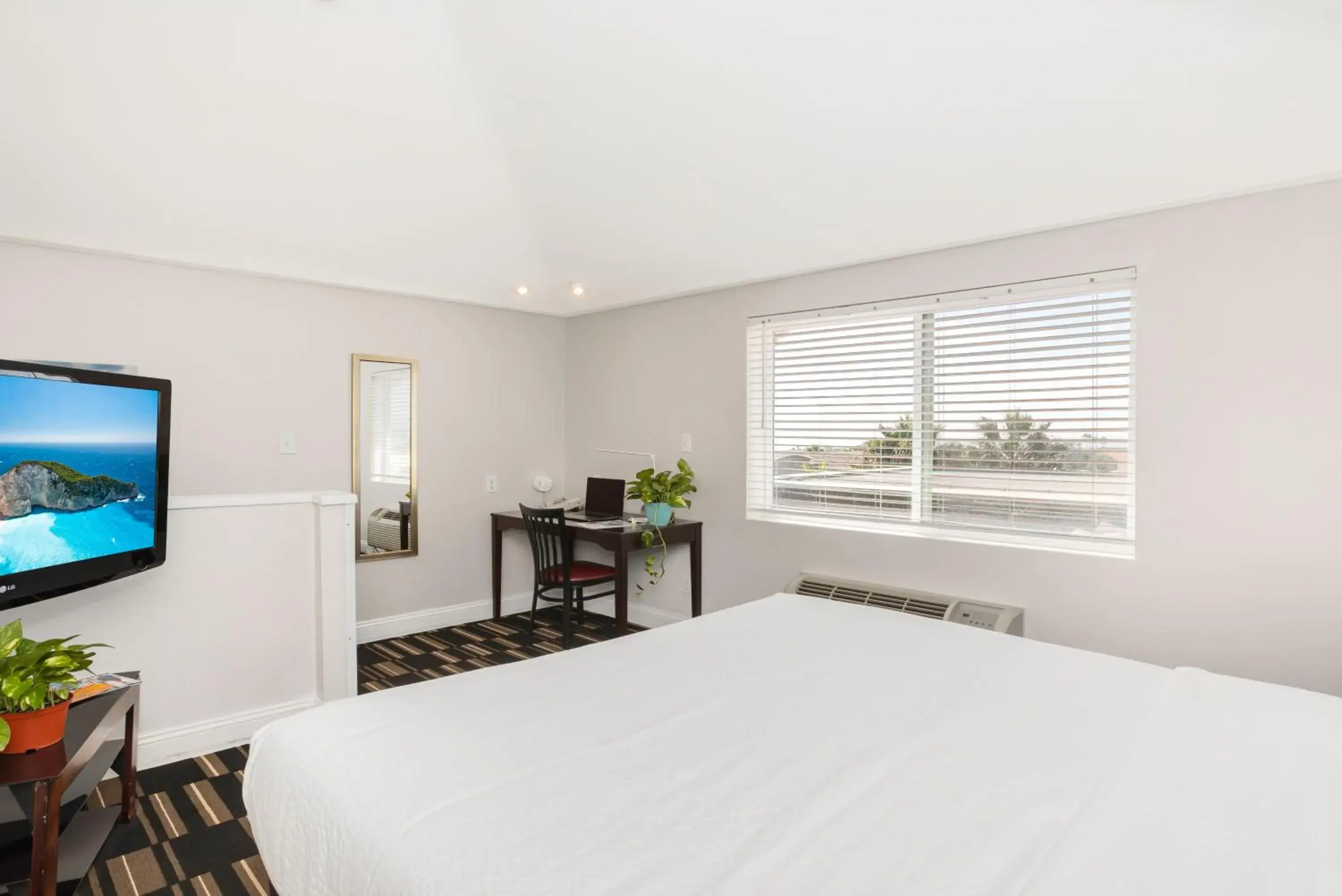 King Suite in The Hotel Oceanside King Suite in The Hotel Oceanside