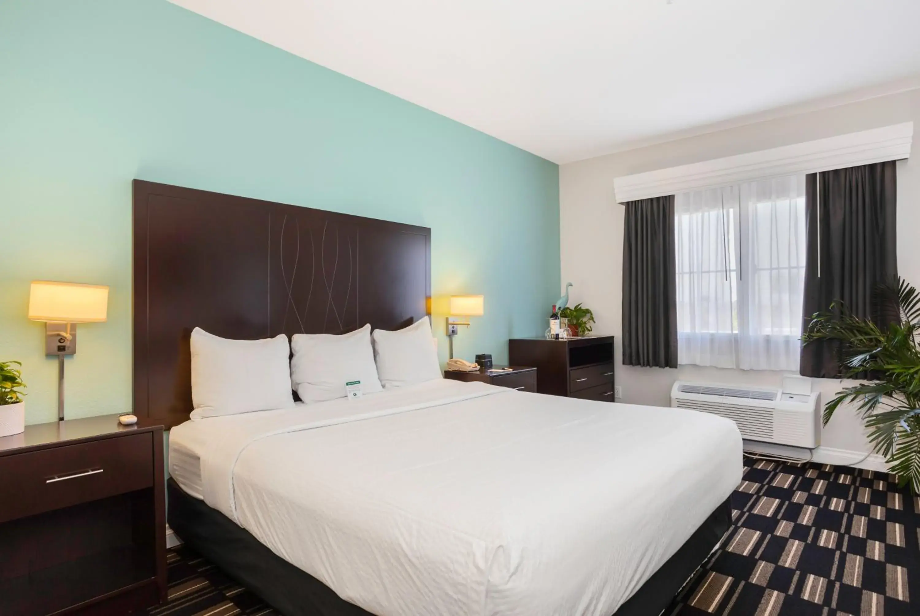 Superior King Room in The Hotel Oceanside Superior King Room in The Hotel Oceanside