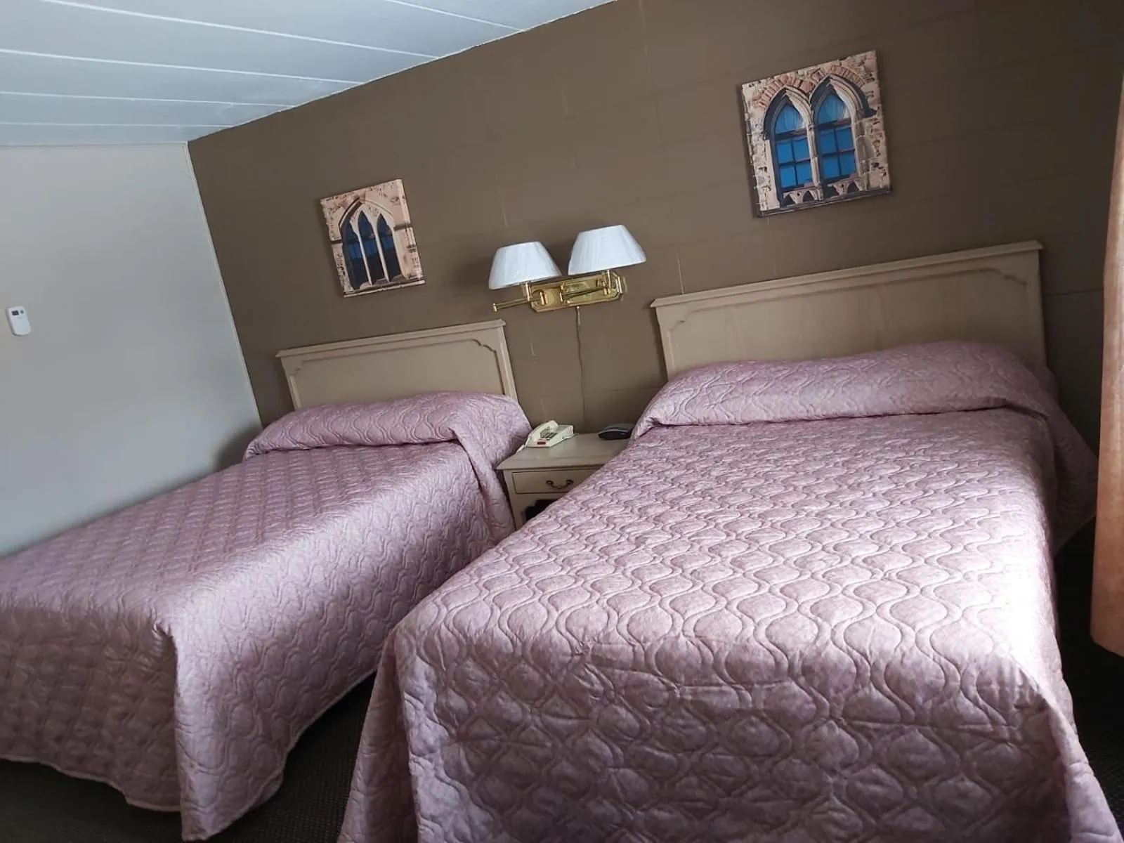 Bed in Arnprior Motor Inn