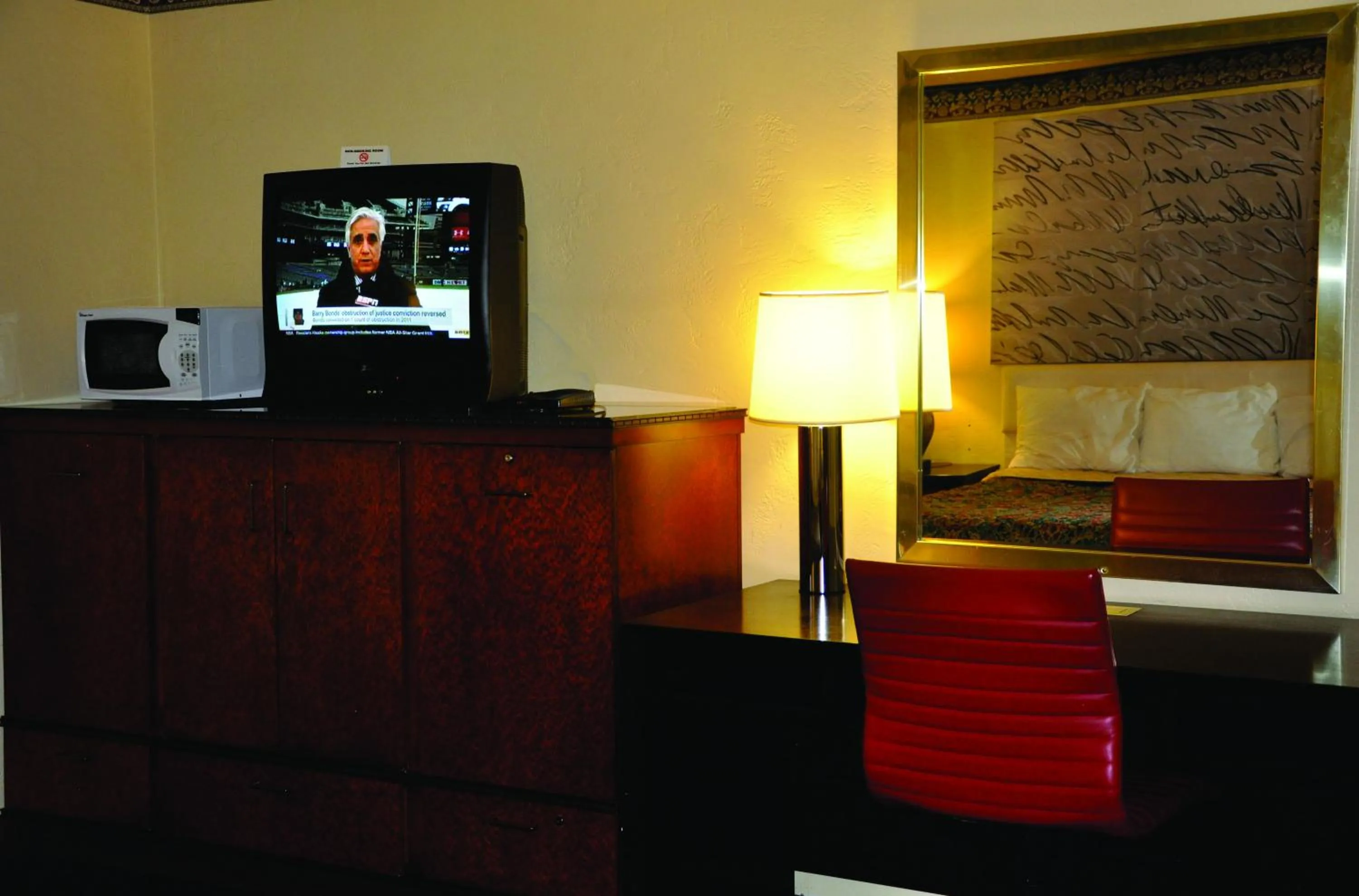 Bedroom in Travelers Inn Manteca