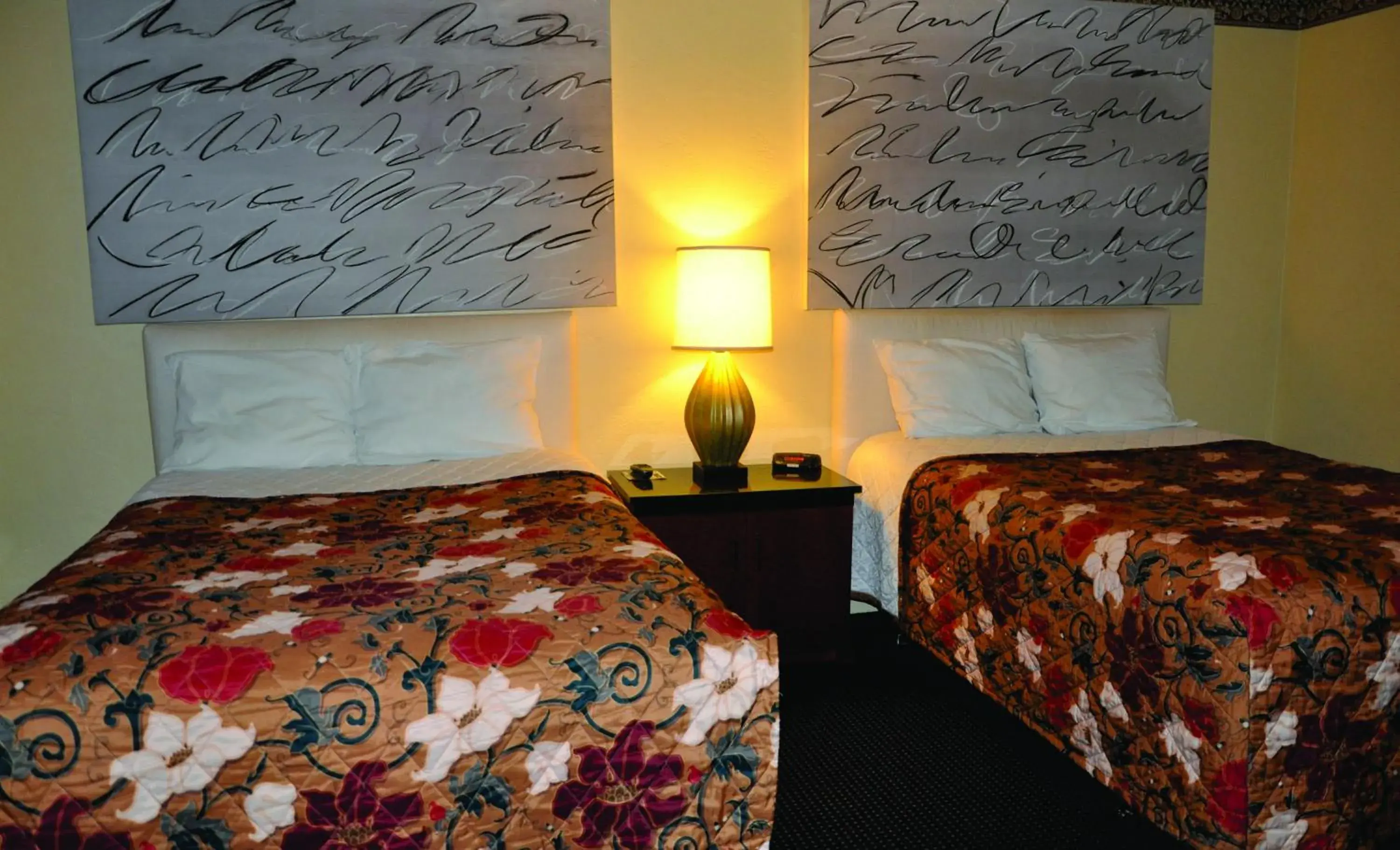 Double Room with Two Double Beds in Travelers Inn Manteca Double Room with Two Double Beds in Travelers Inn Manteca