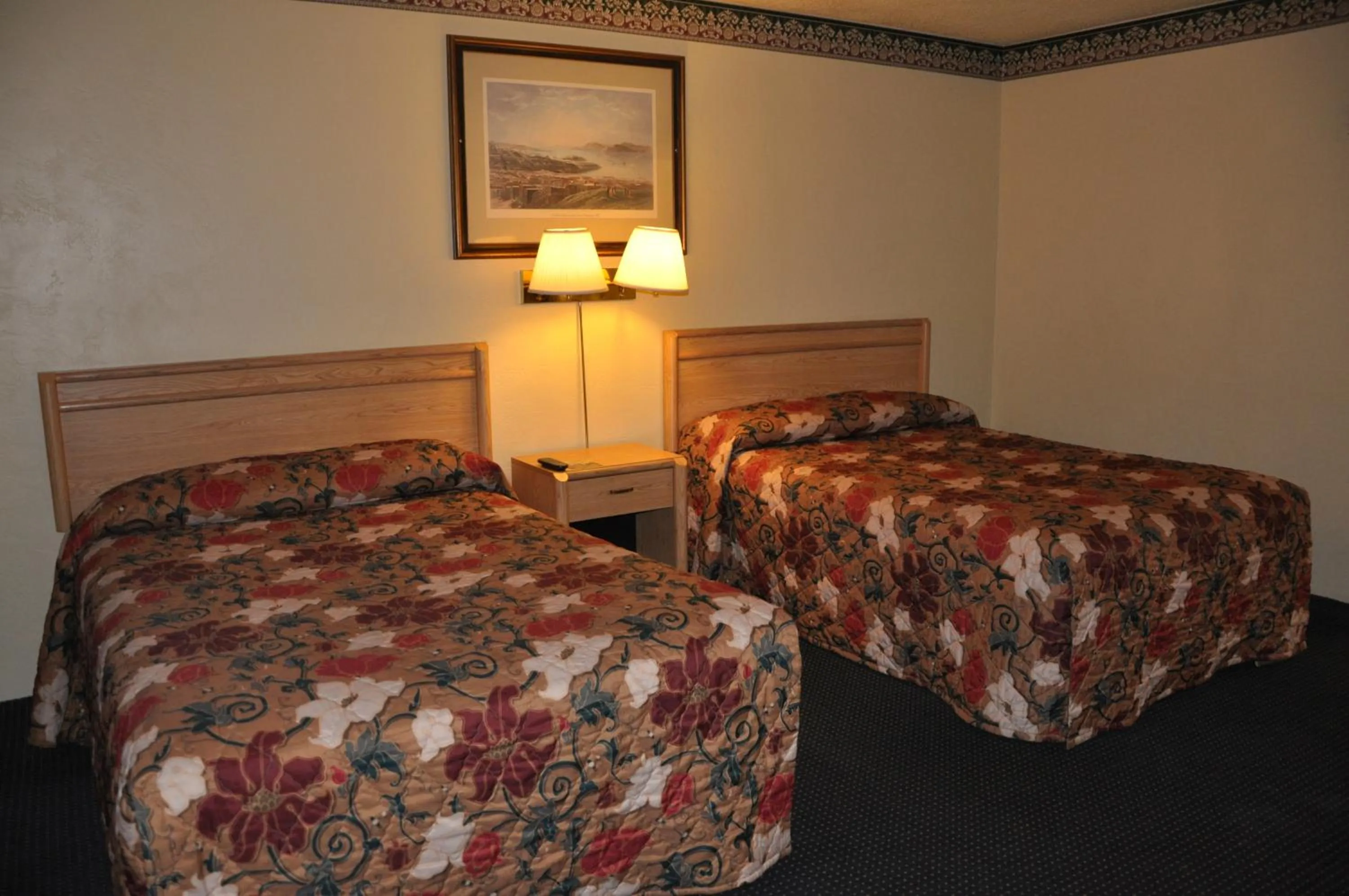 Bed in Travelers Inn Manteca