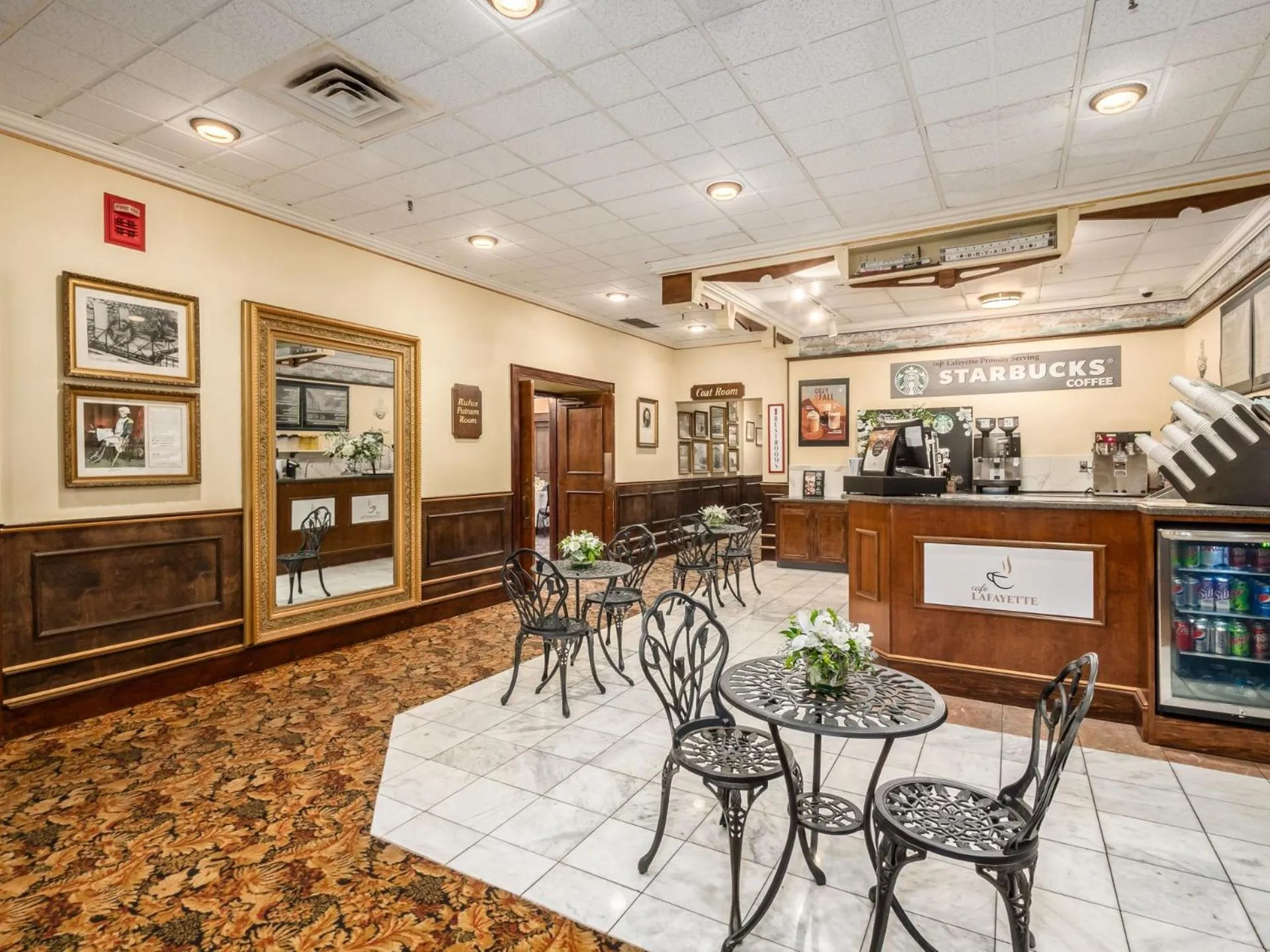 Restaurant/places to eat in Lafayette Hotel Marietta