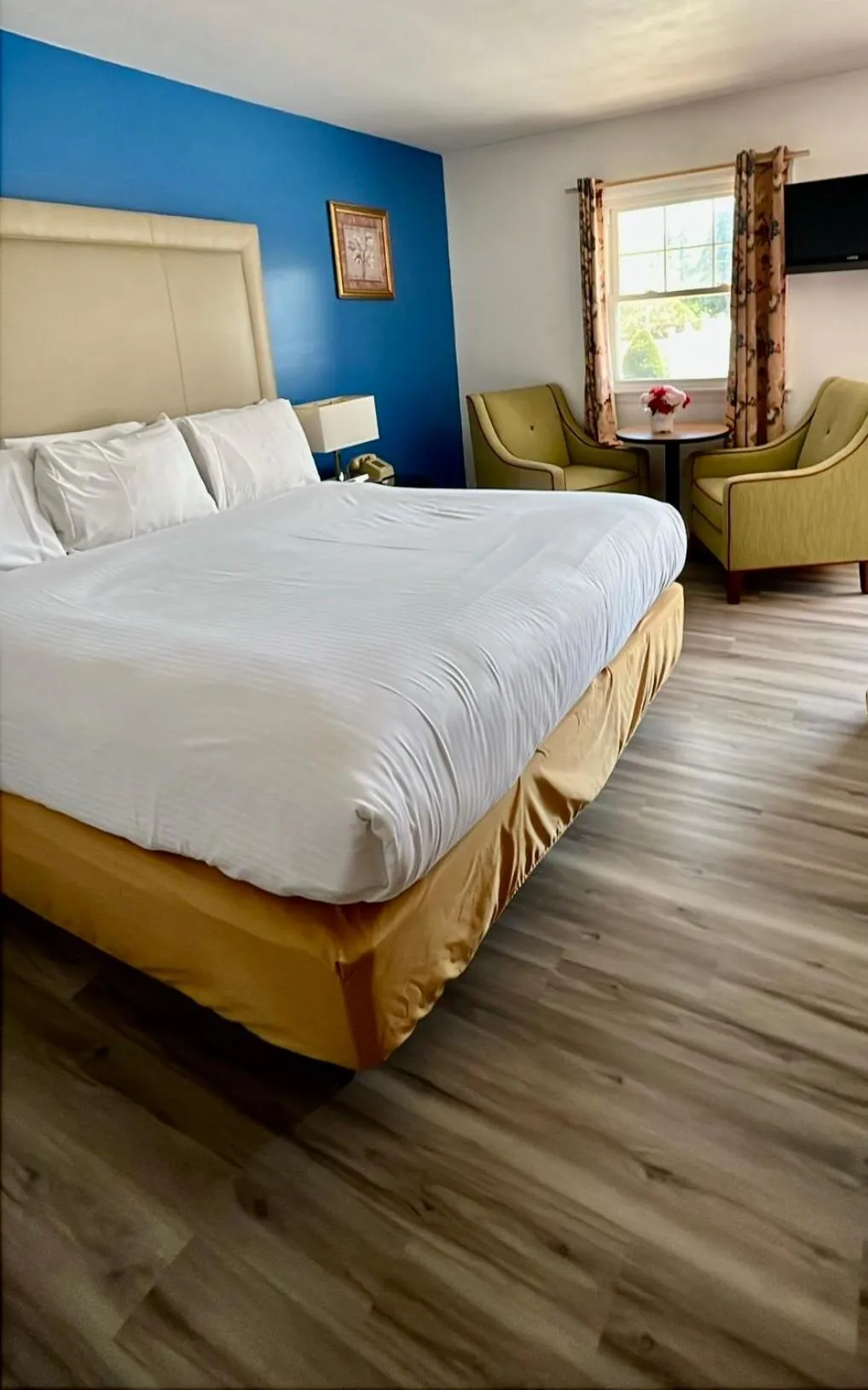 Bed in Saco River Motor Lodge & Suites