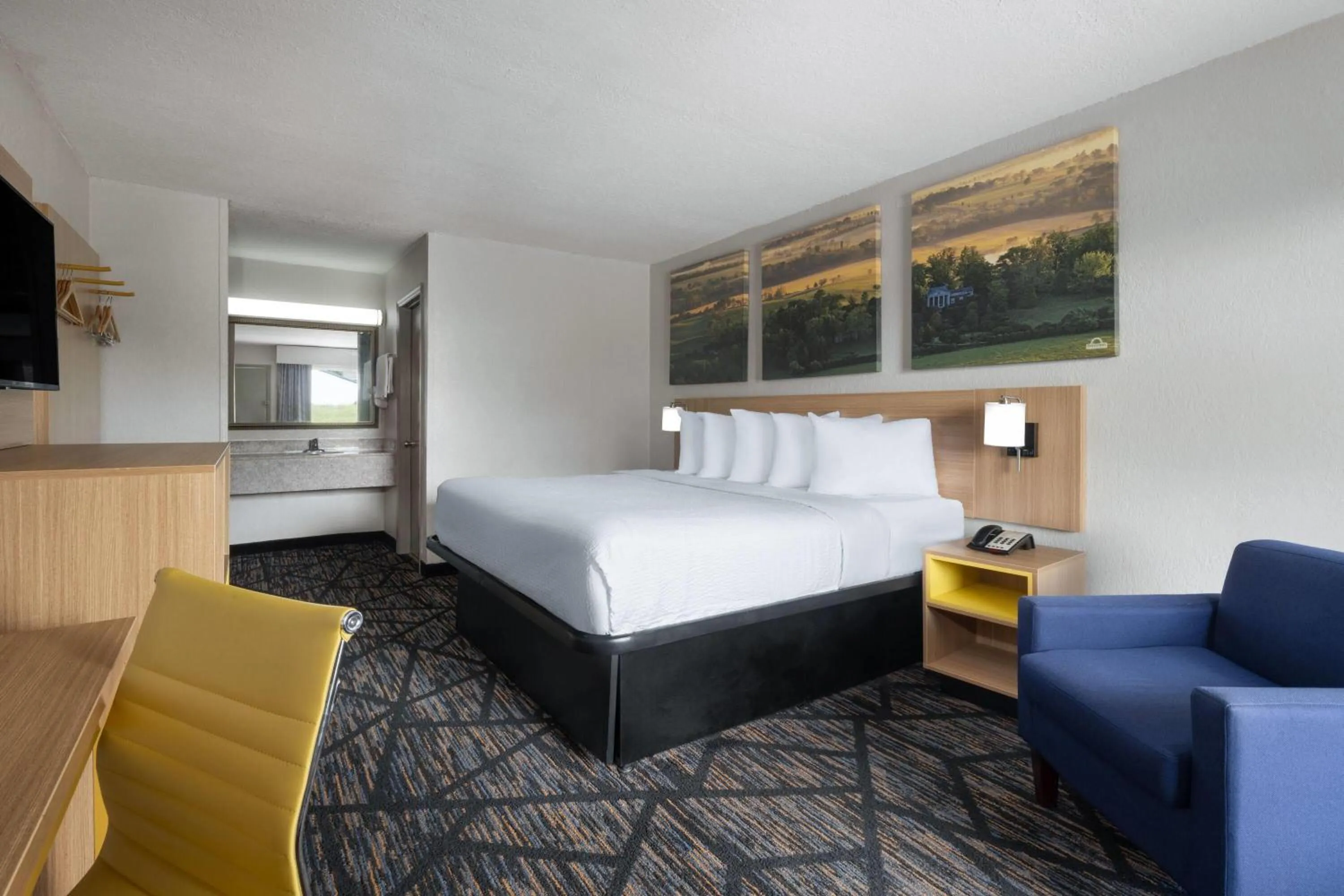 Photo of the whole room, Bed in Days Inn by Wyndham Augusta Wheeler Road