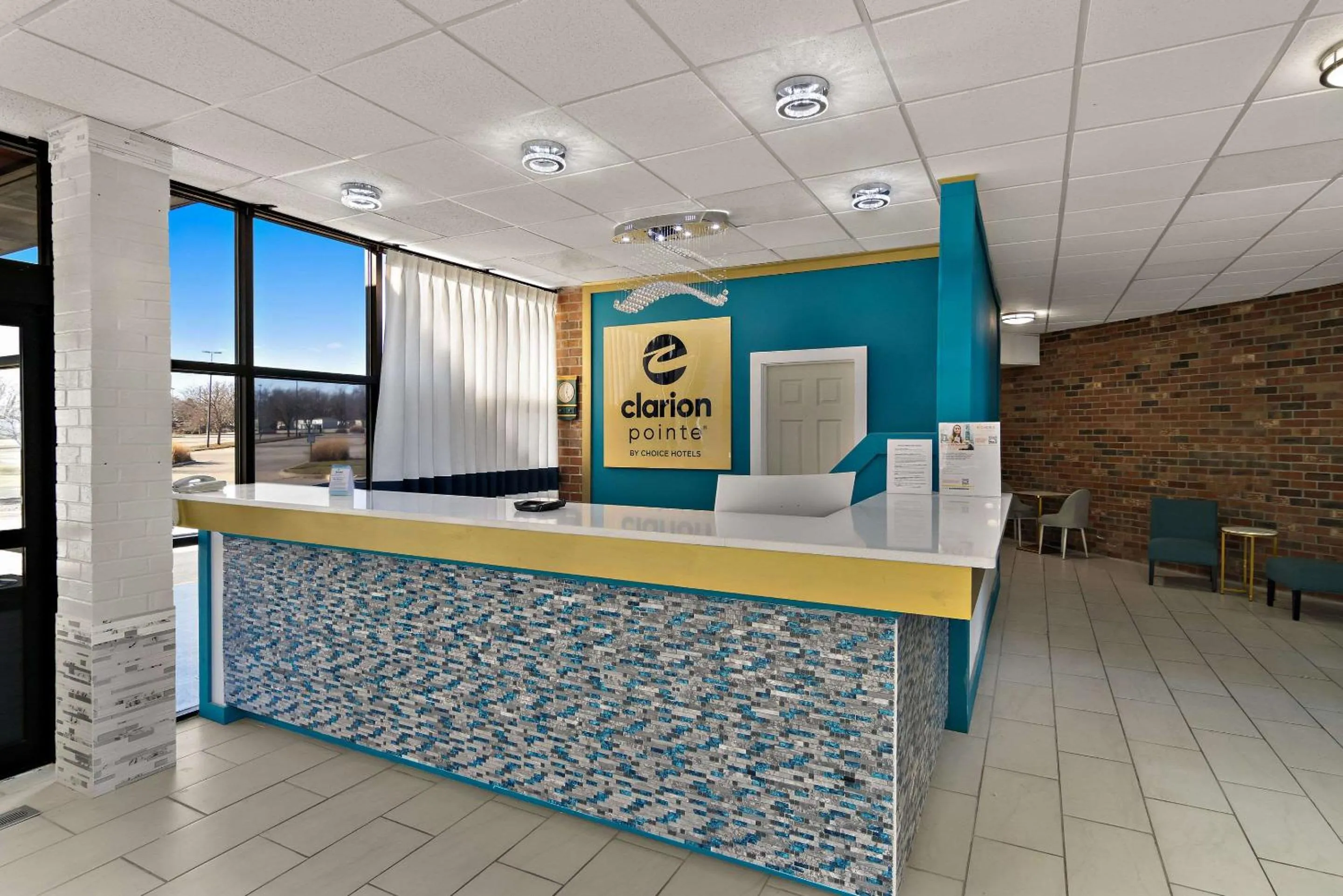 Lobby or reception in Clarion Pointe Bloomington-Normal near I-55 and University