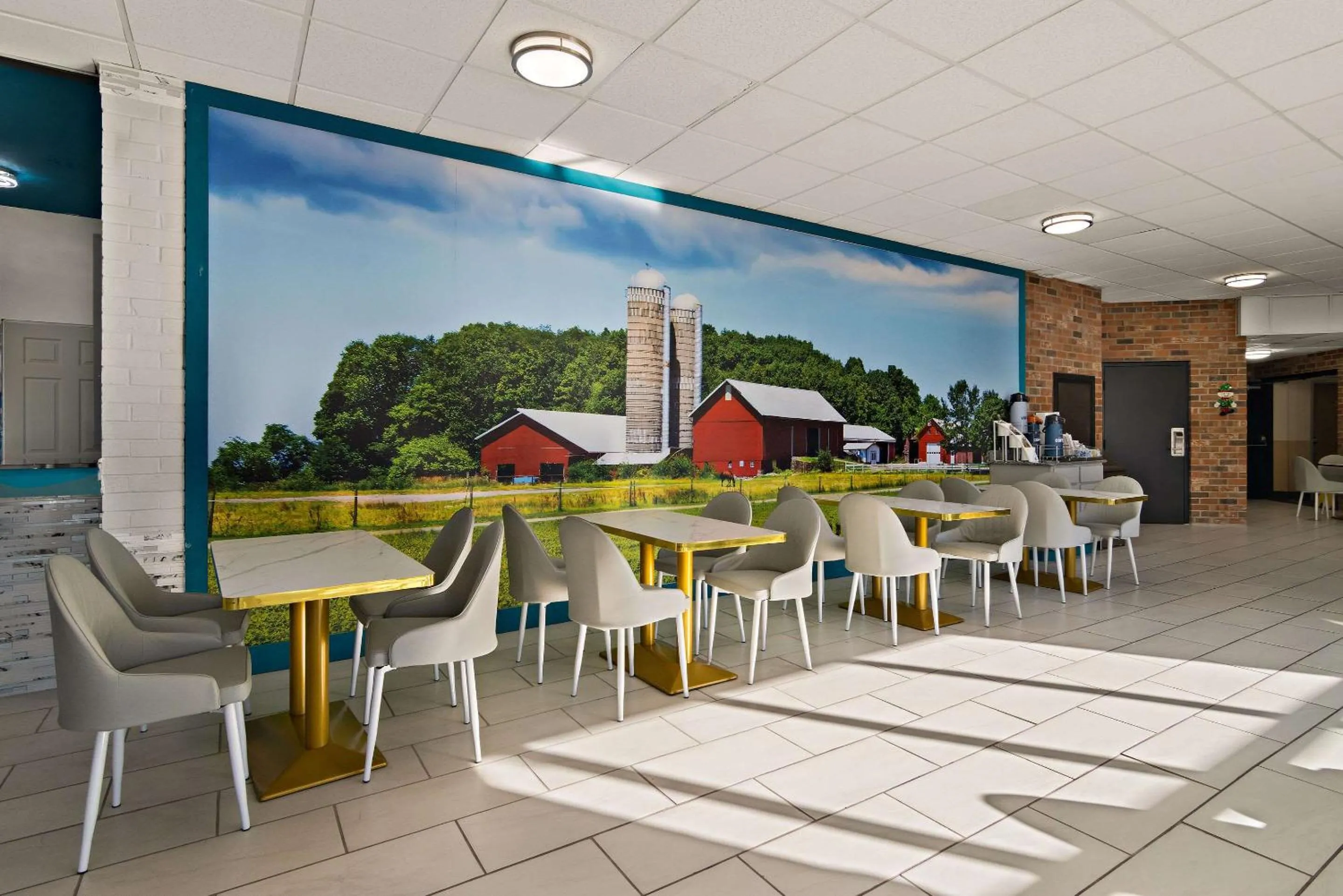 Breakfast in Clarion Pointe Bloomington-Normal near I-55 and University