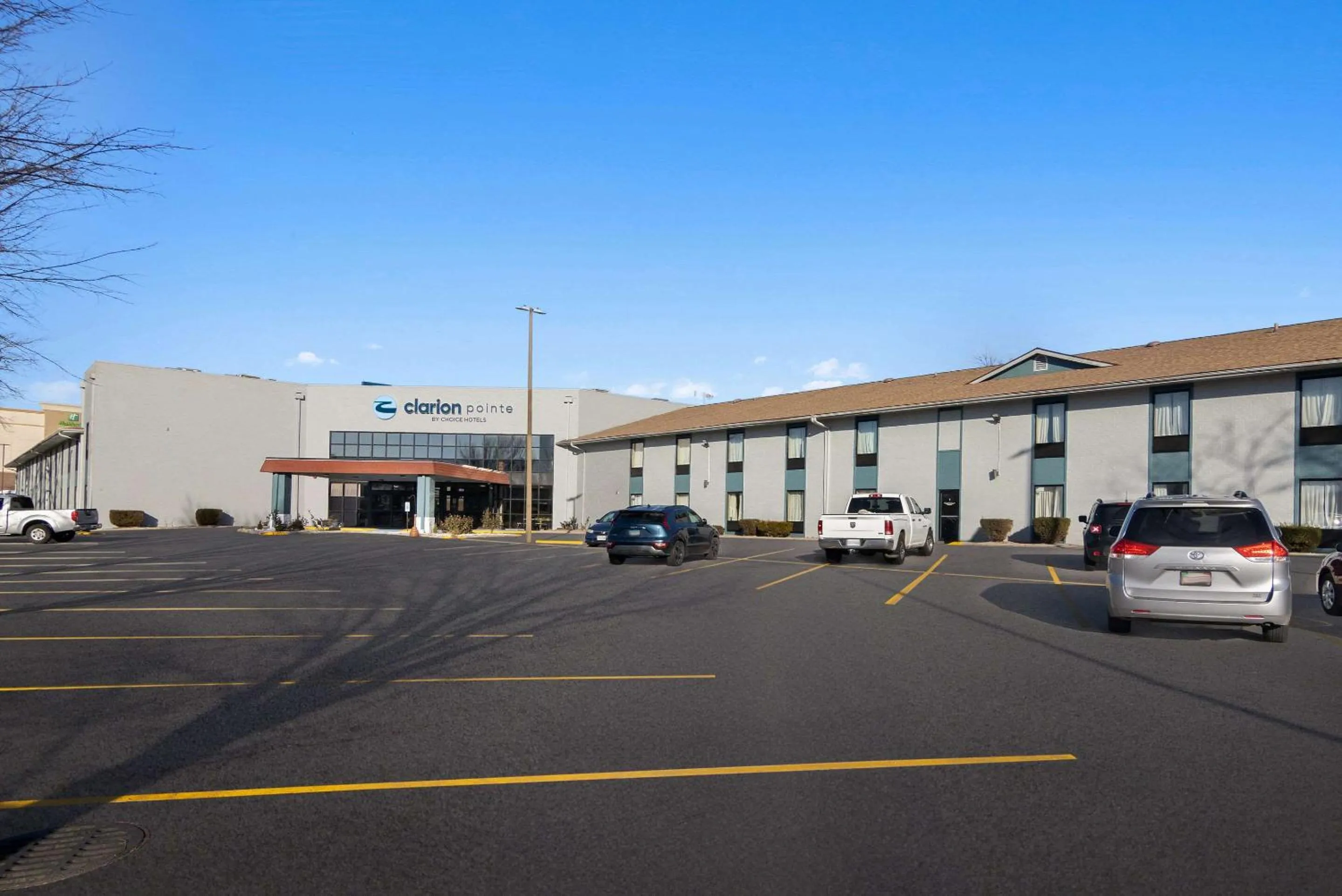 Property building in Clarion Pointe Bloomington-Normal near I-55 and University