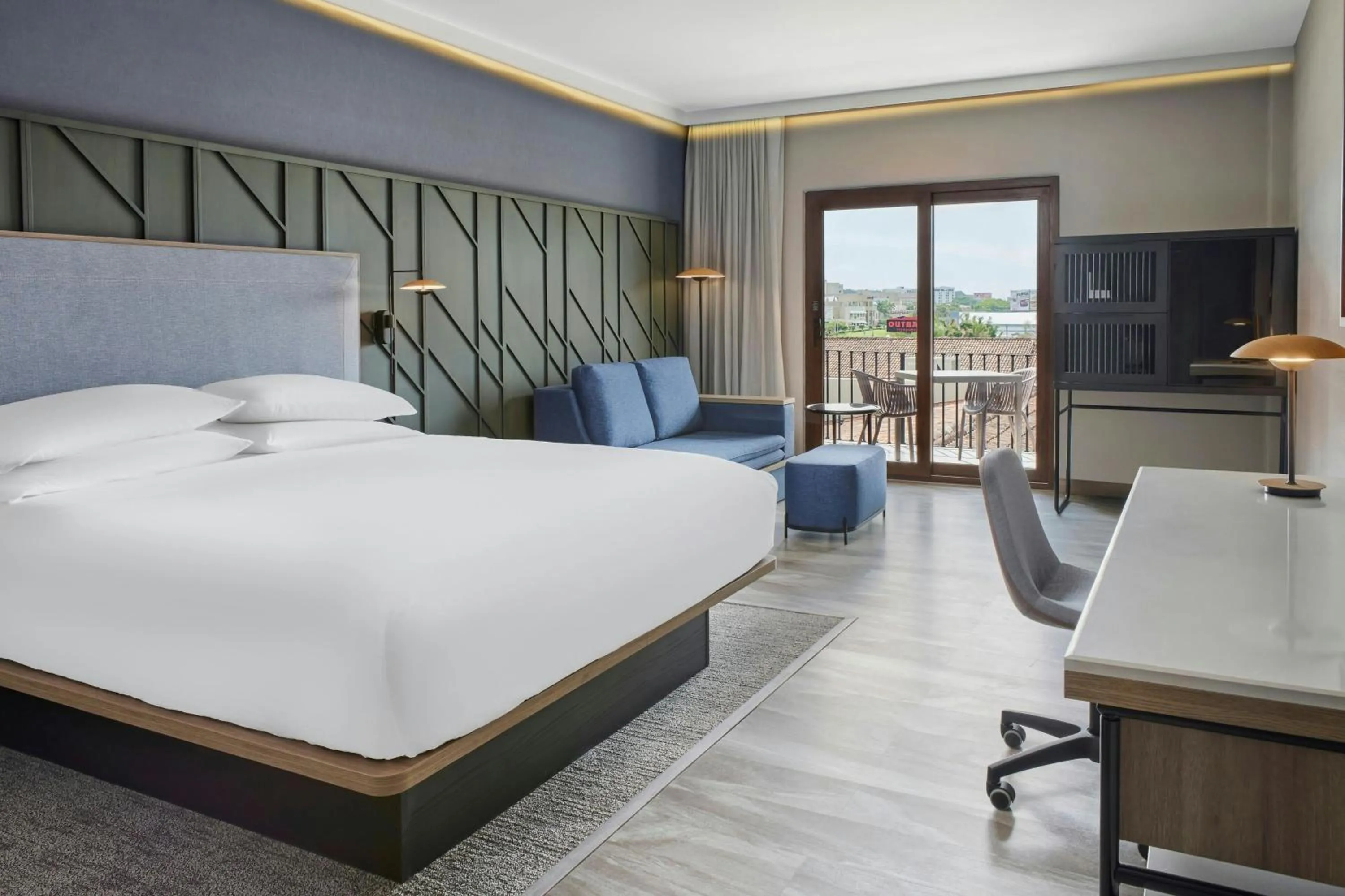 Photo of the whole room, Bed in Courtyard by Marriott San Jose Escazu