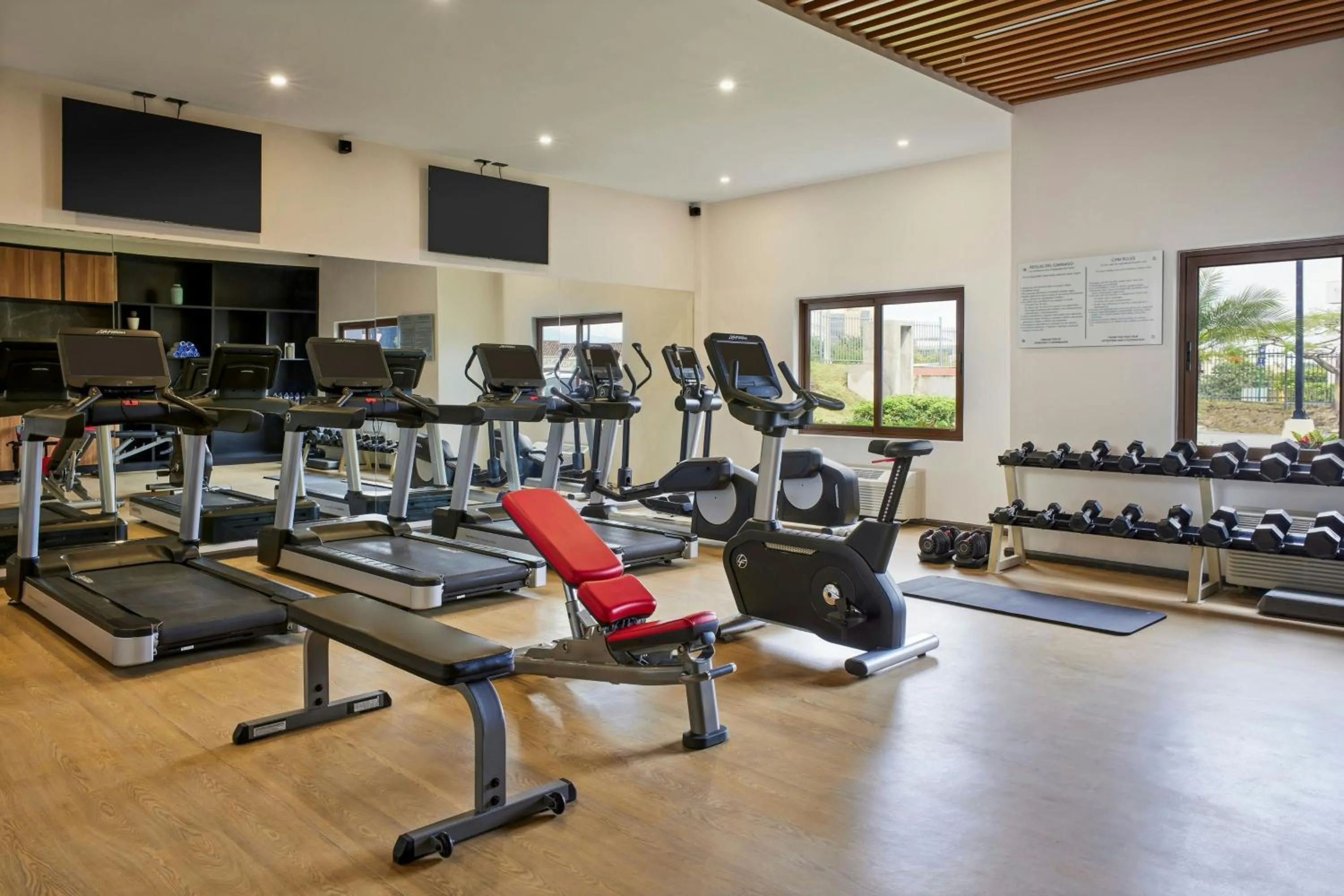 Fitness centre/facilities in Courtyard by Marriott San Jose Escazu
