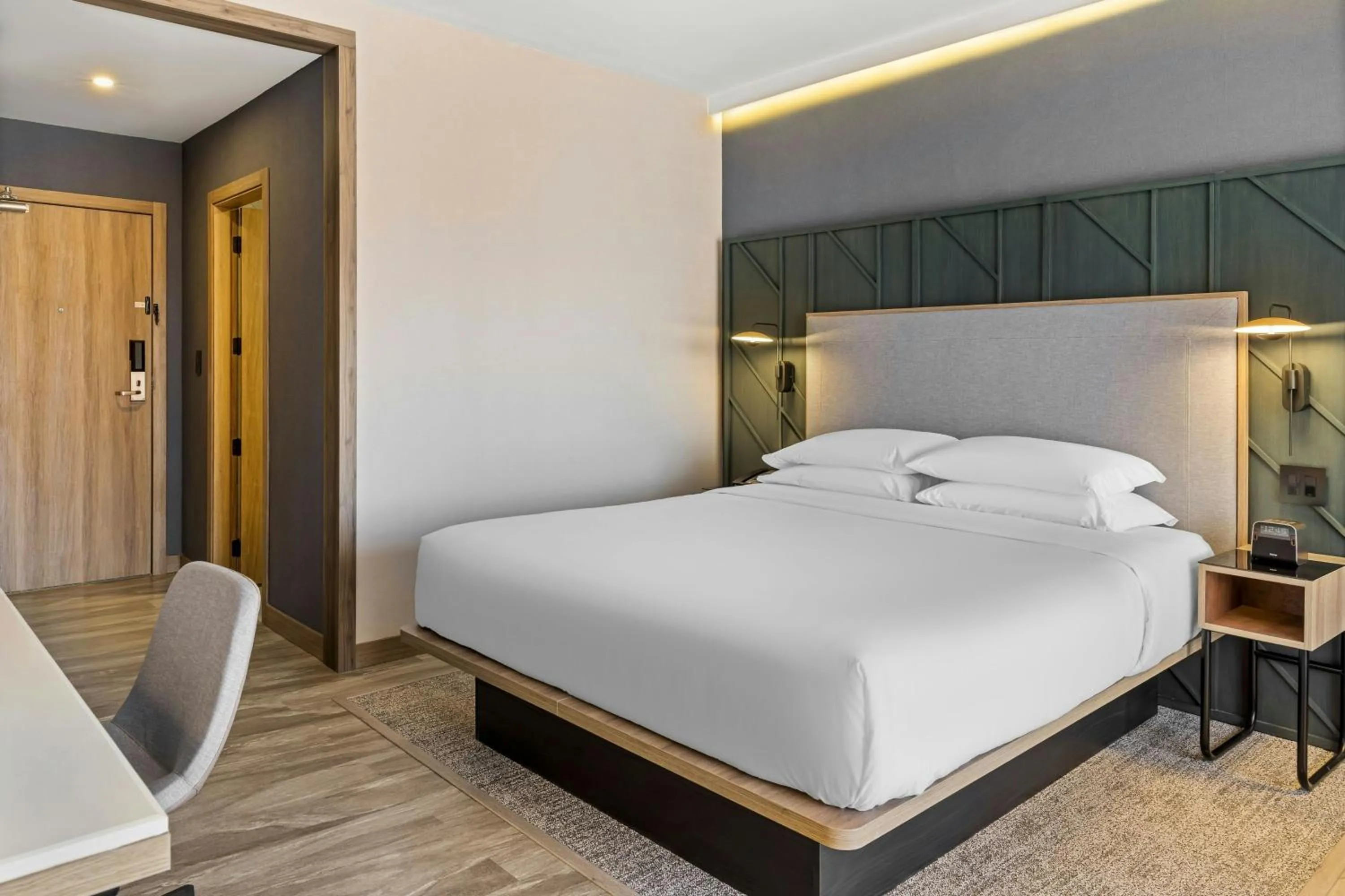 Photo of the whole room, Bed in Courtyard by Marriott San Jose Escazu