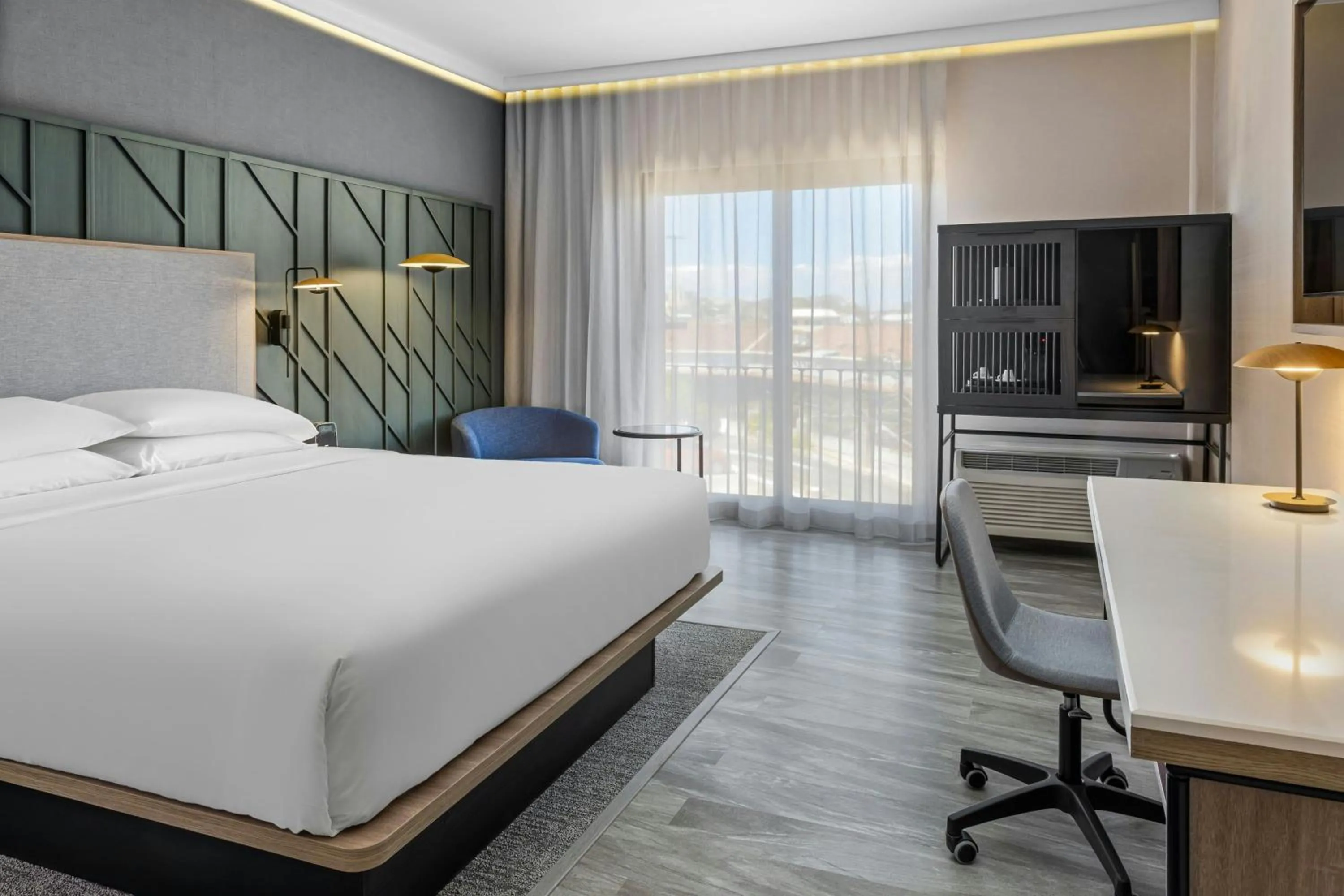 Photo of the whole room, Bed in Courtyard by Marriott San Jose Escazu