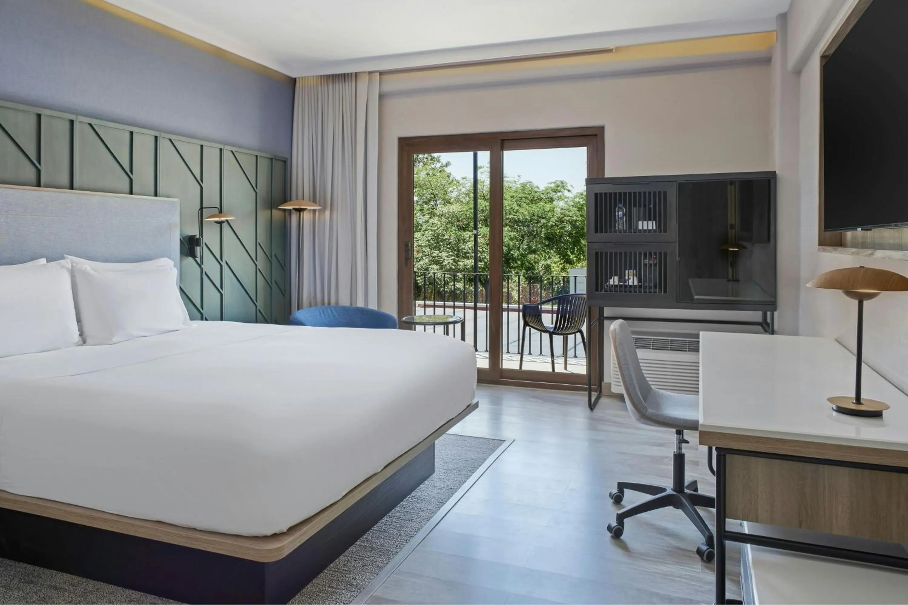 Photo of the whole room, Bed in Courtyard by Marriott San Jose Escazu