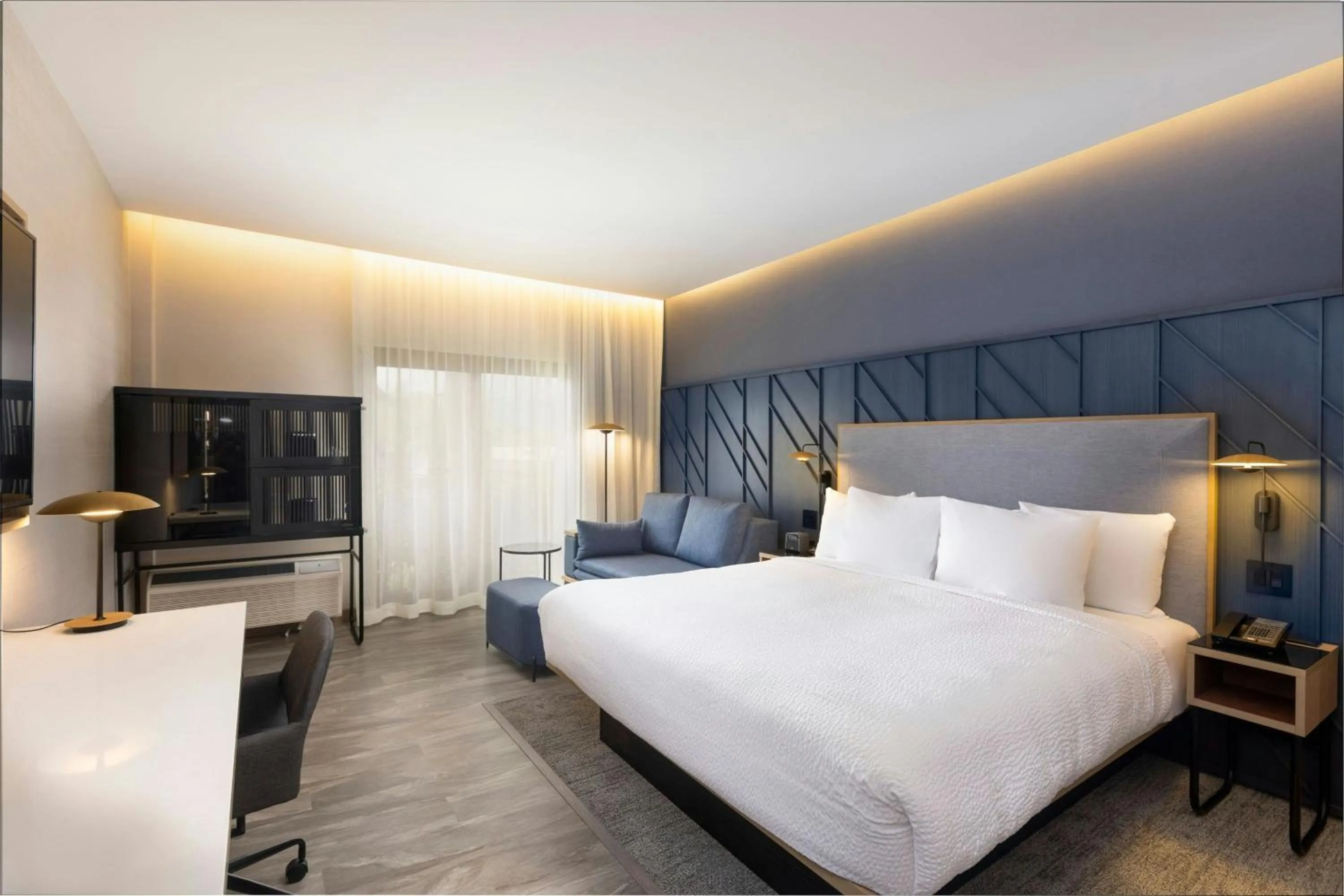 Photo of the whole room, Bed in Courtyard by Marriott San Jose Escazu