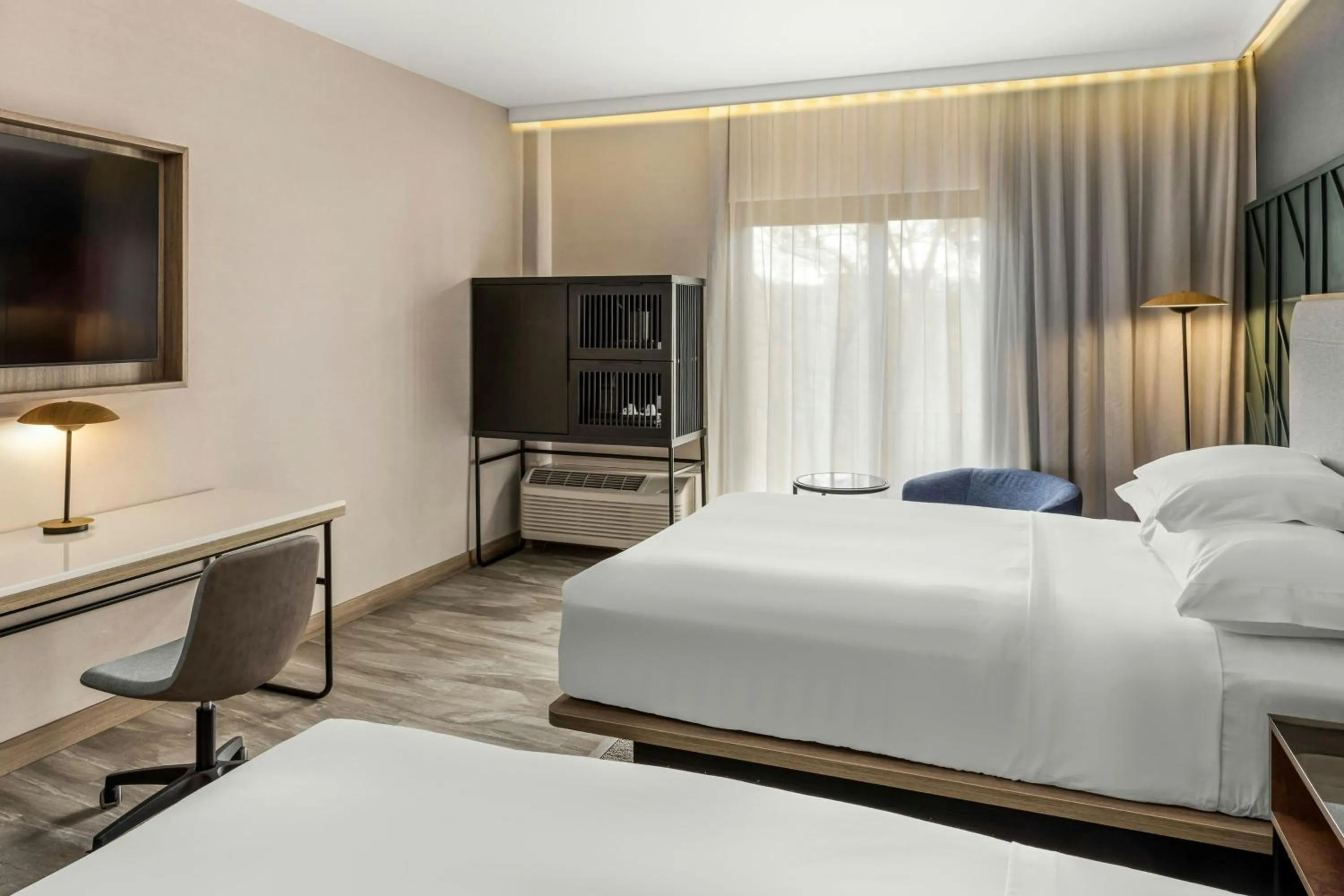 Photo of the whole room, Bed in Courtyard by Marriott San Jose Escazu