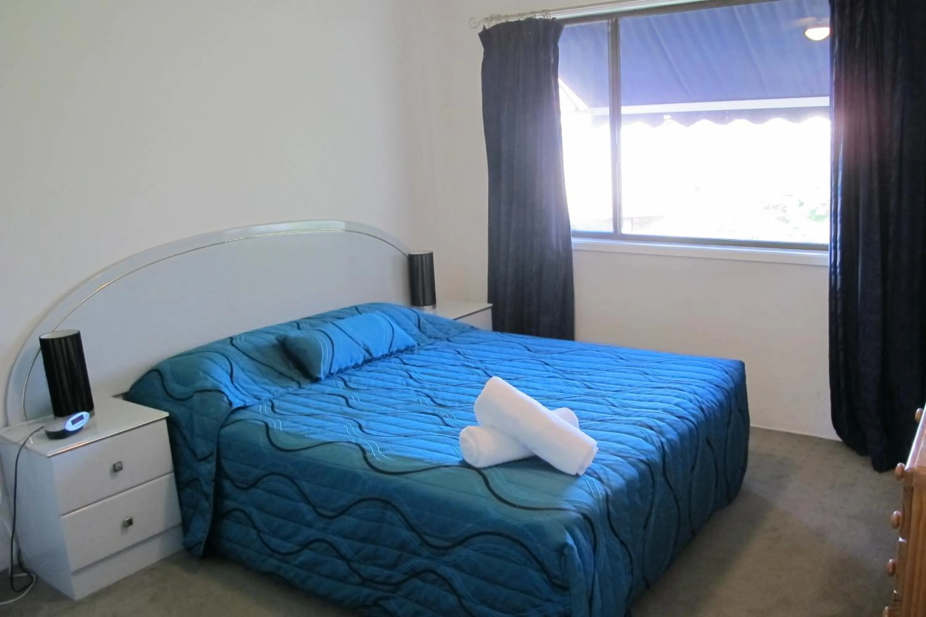 Bedroom, Bed in Grangewood Court Apartments