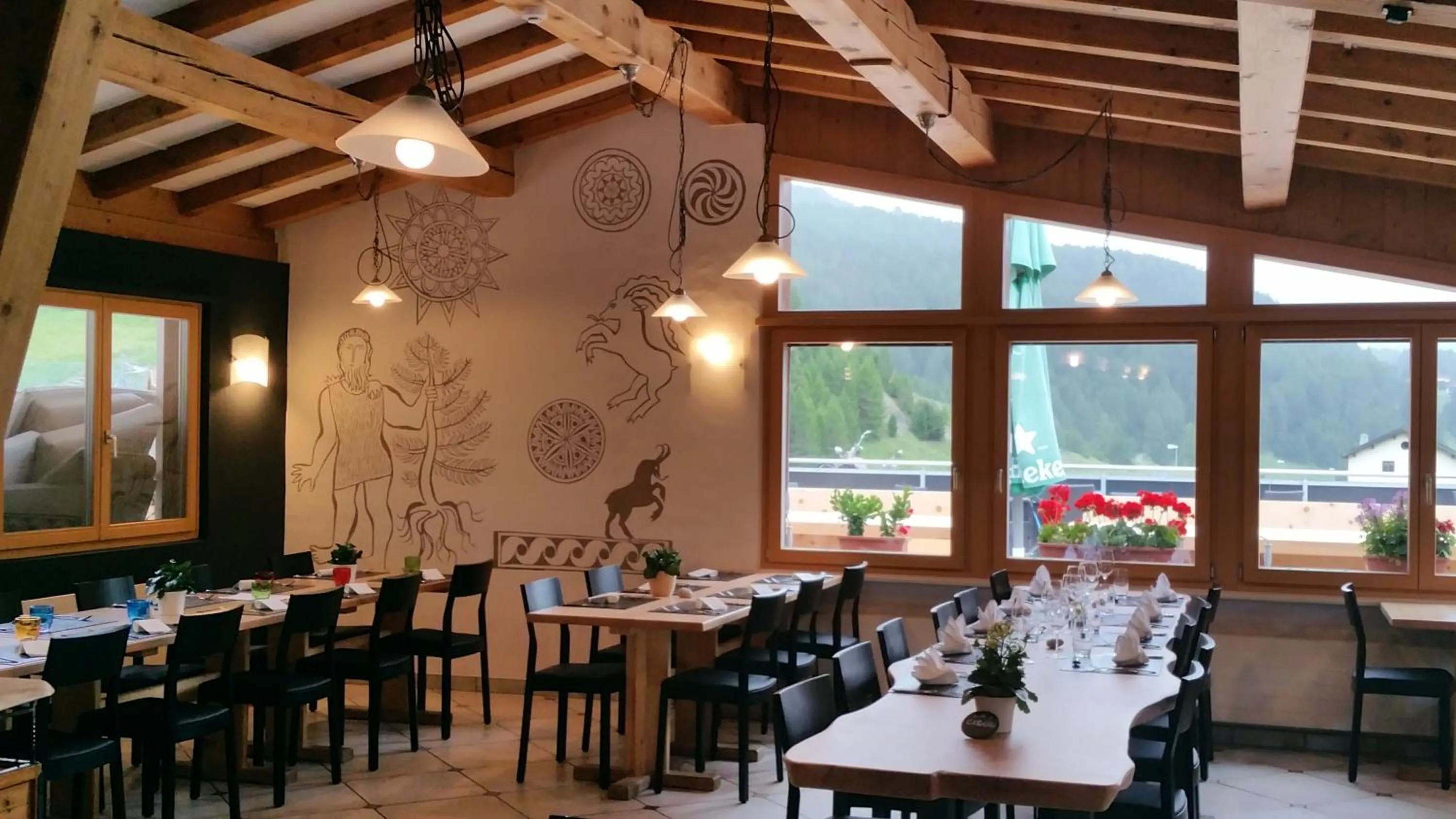 Restaurant/places to eat in Hotel Al Rom