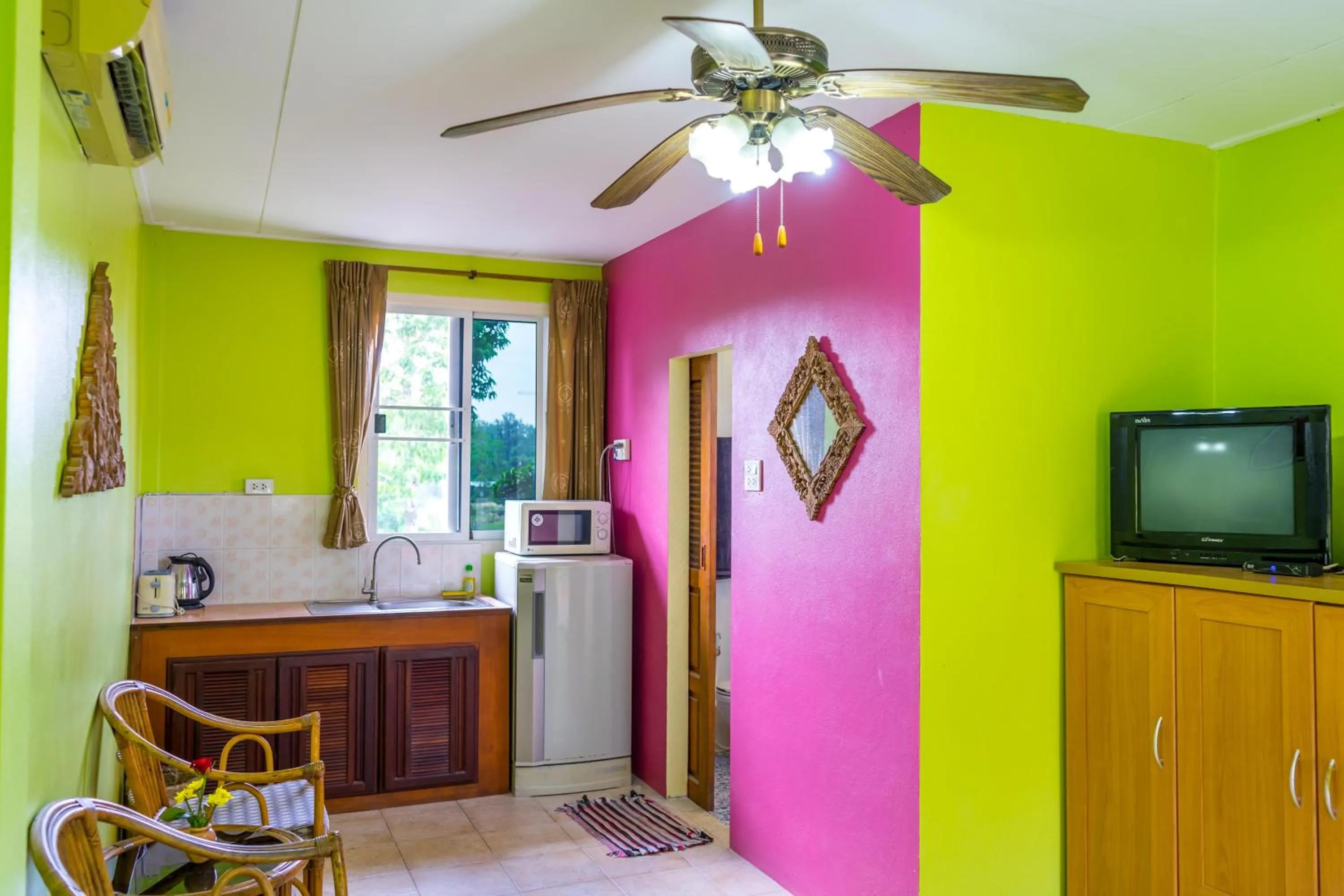 TV and multimedia in Chez Charly Bungalow