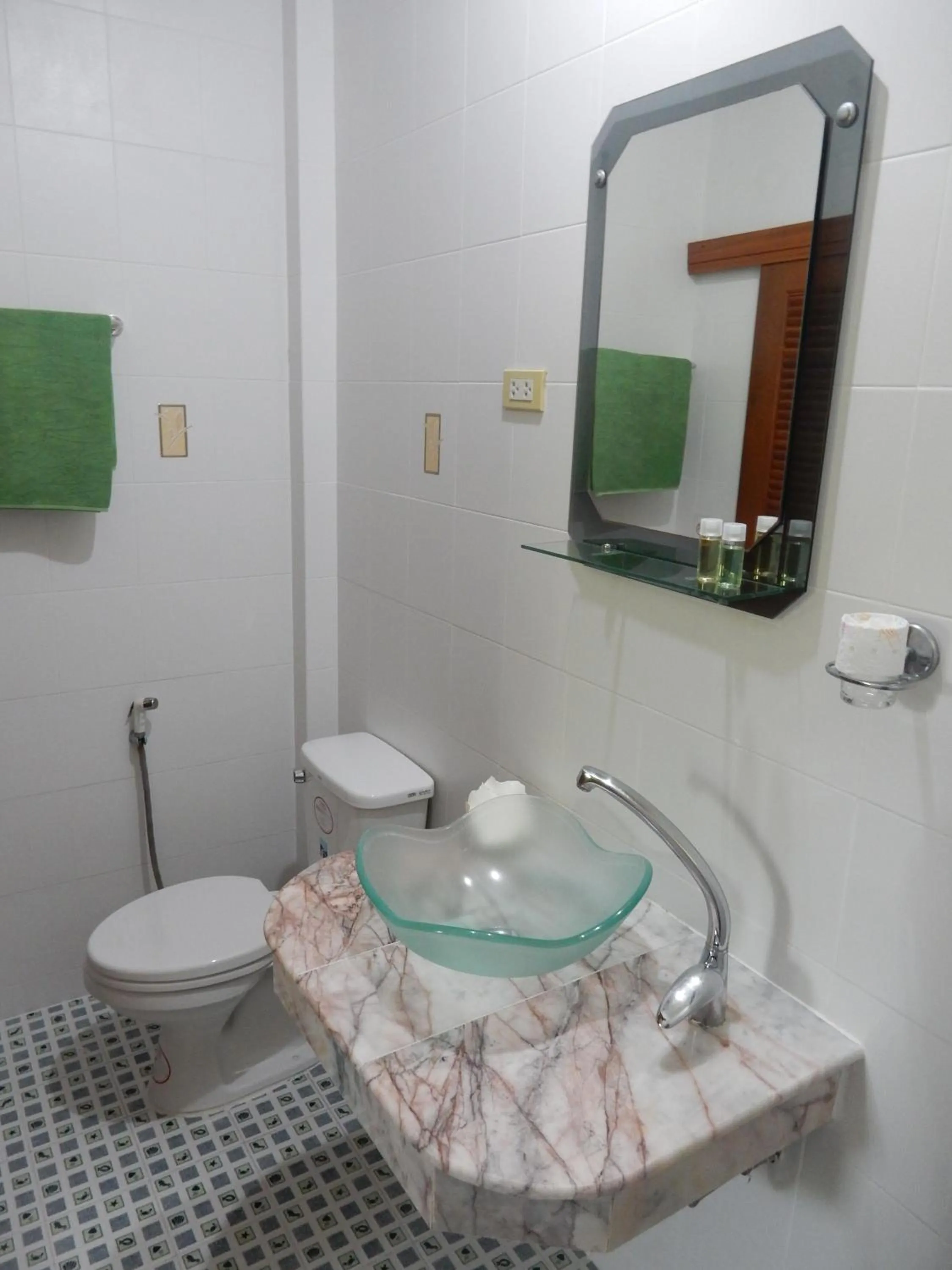 Bathroom in Chez Charly Bungalow