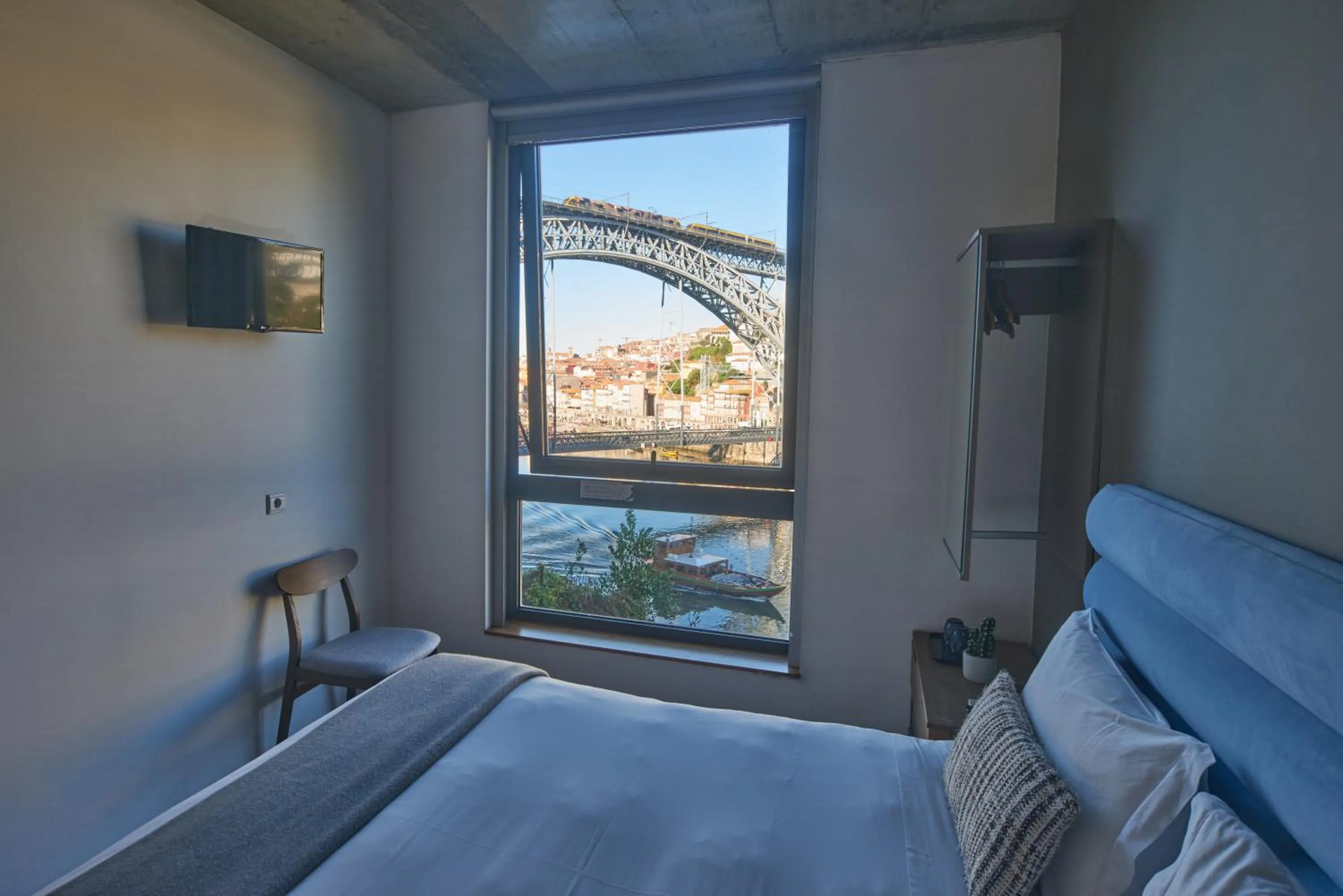 View (from property/room), Bed in Bridge It - Suites & Views