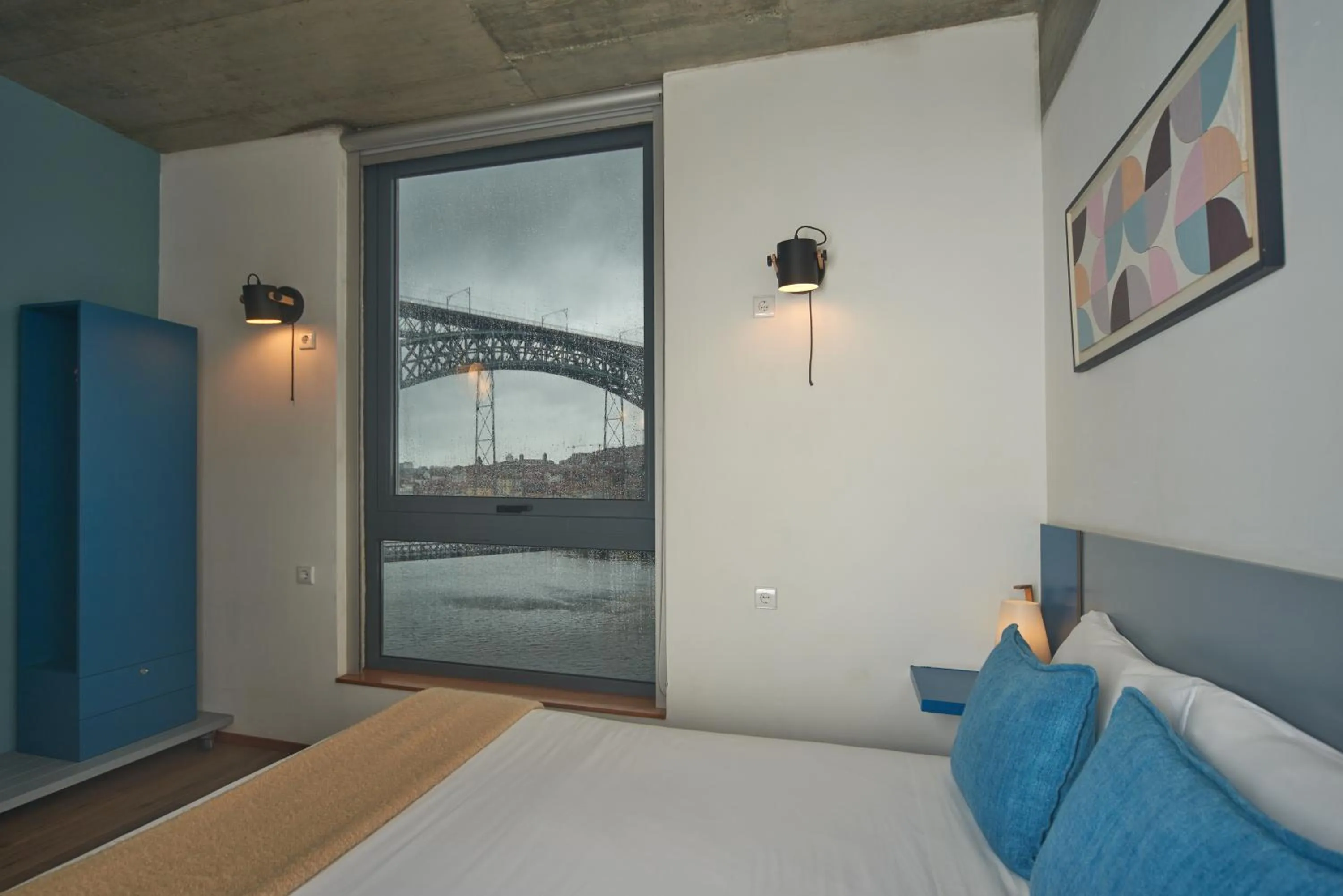 Bedroom, Bed in Bridge It - Suites & Views