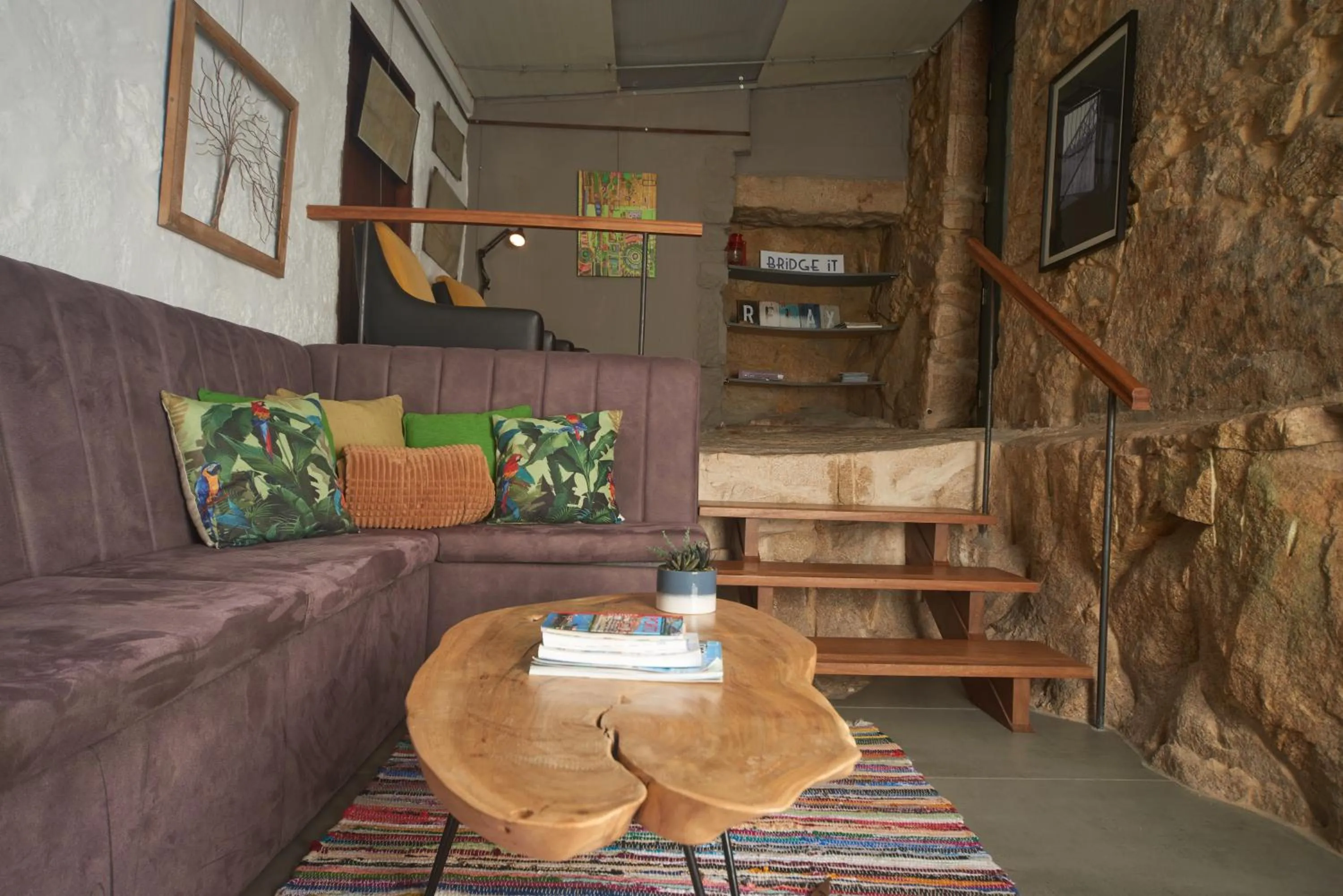 Seating area in Bridge It - Suites & Views