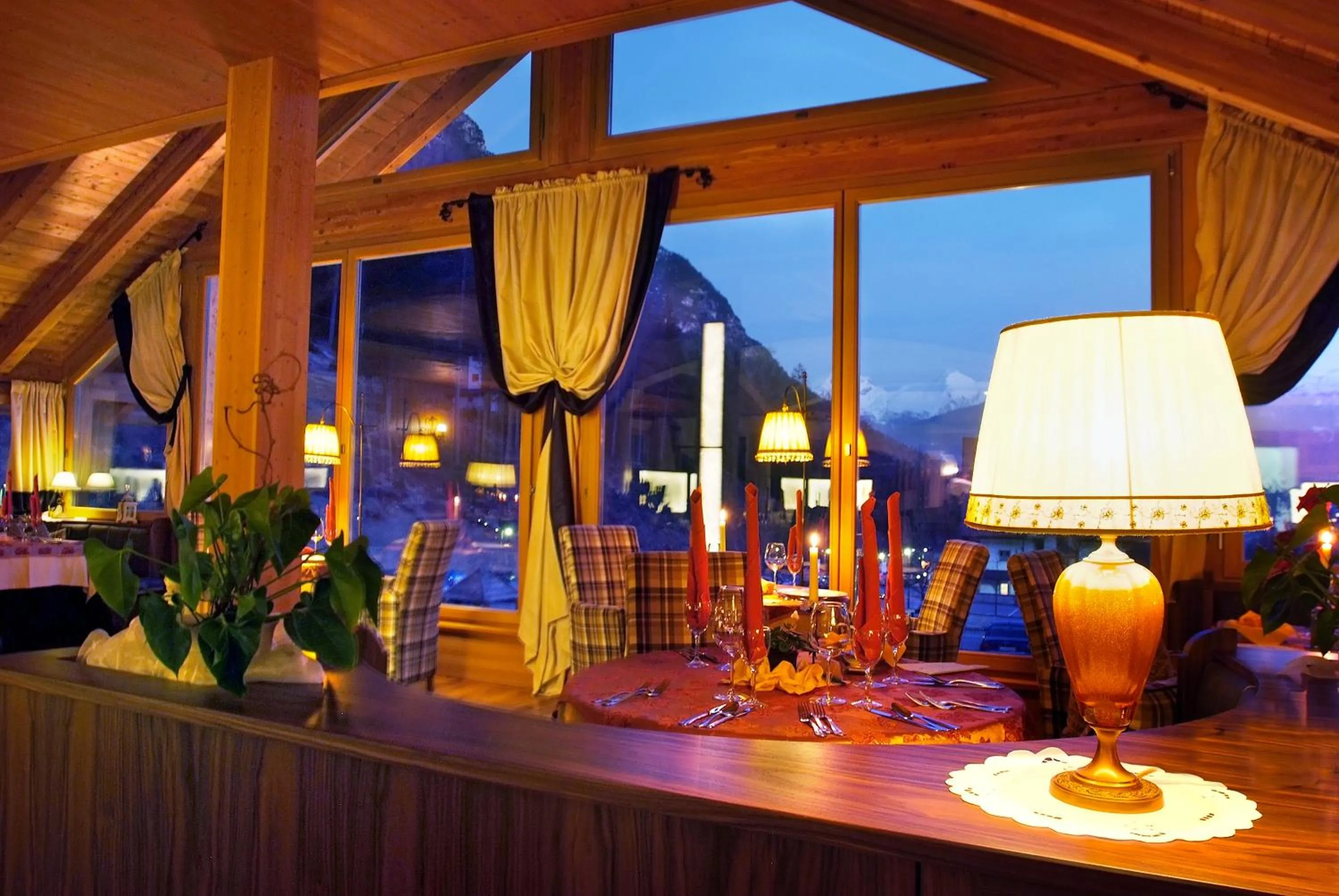 Restaurant/places to eat in Berghotel Miramonti