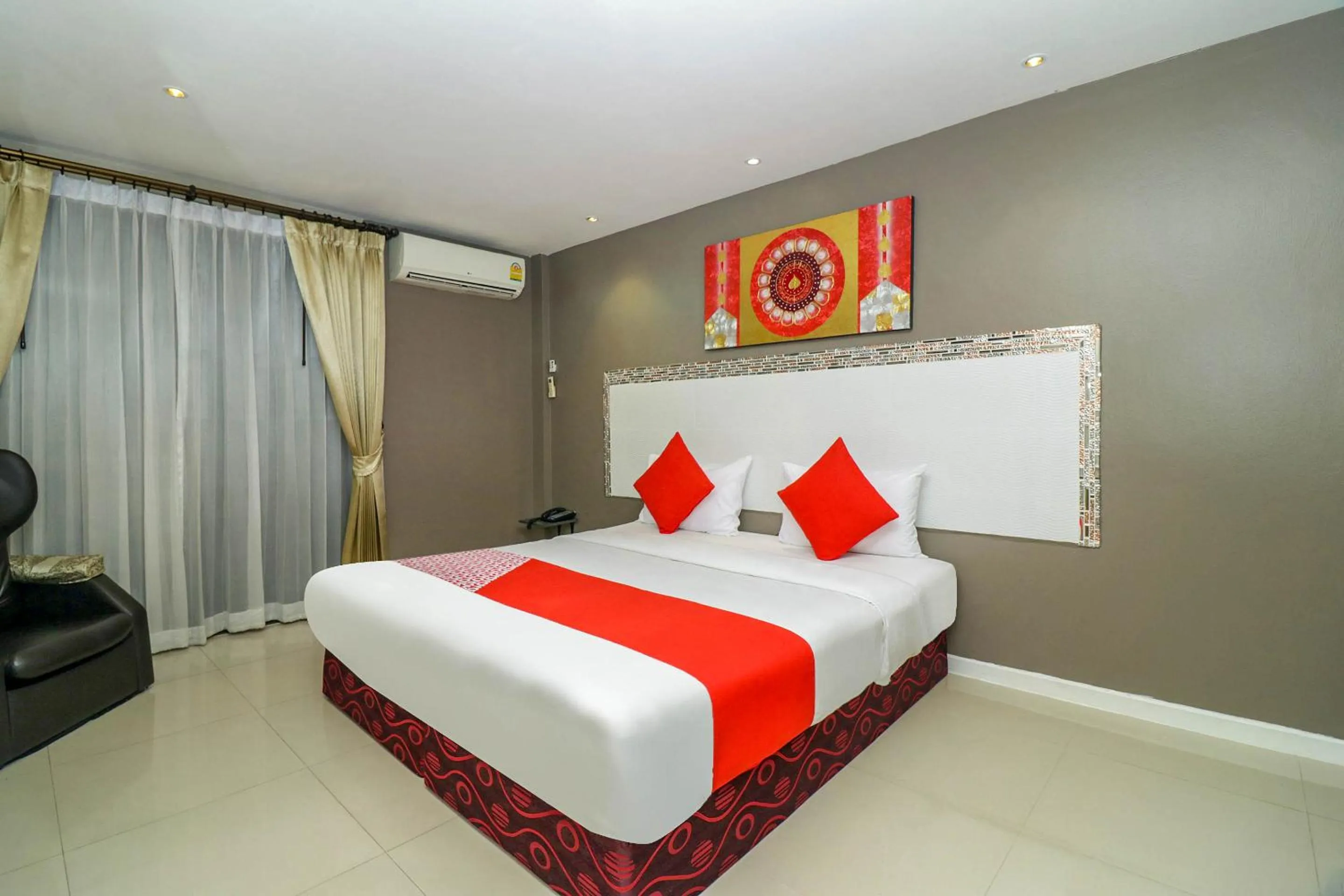 Standard Double Room in Natural Beach Hotel Pattaya