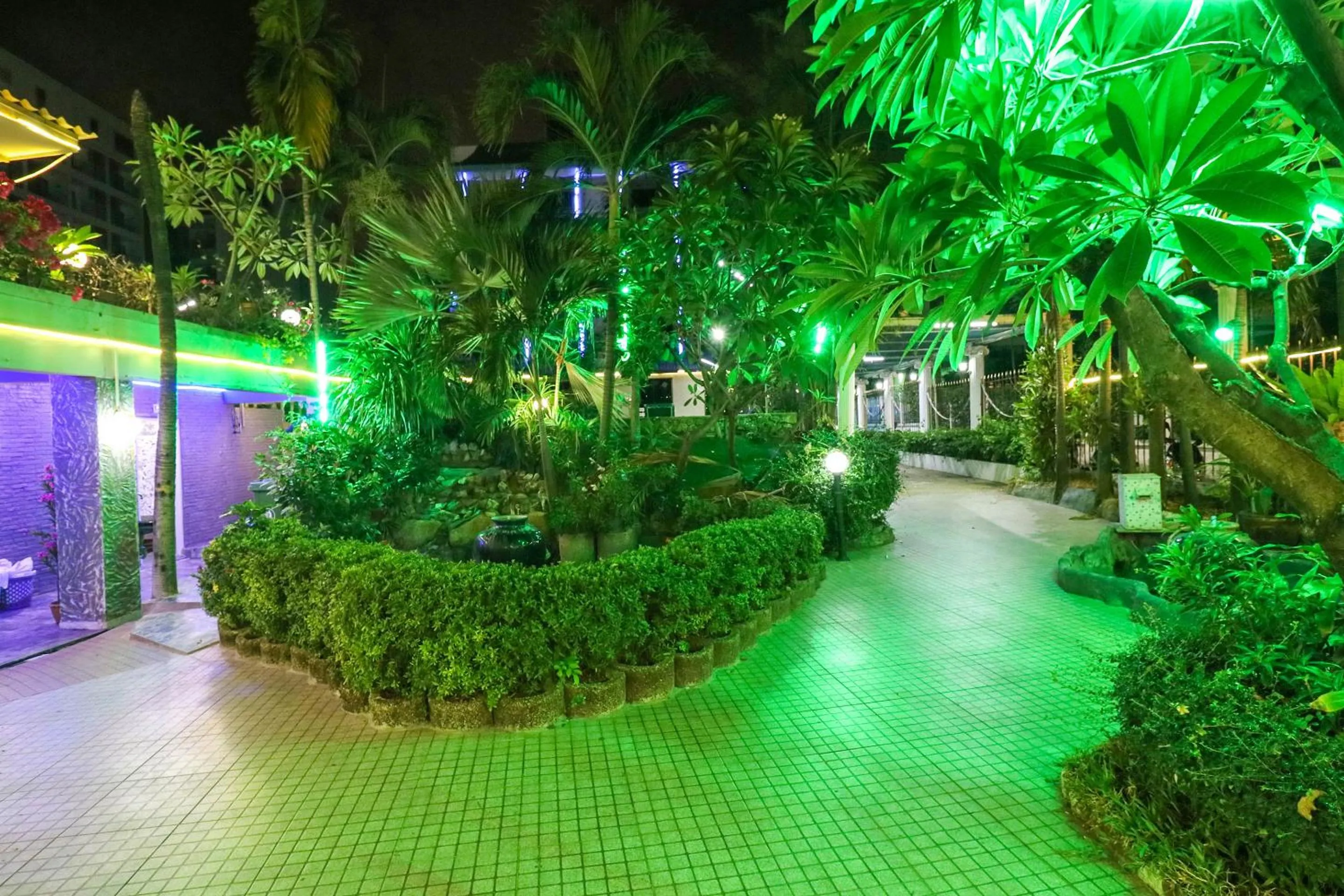 Garden in Natural Beach Hotel Pattaya