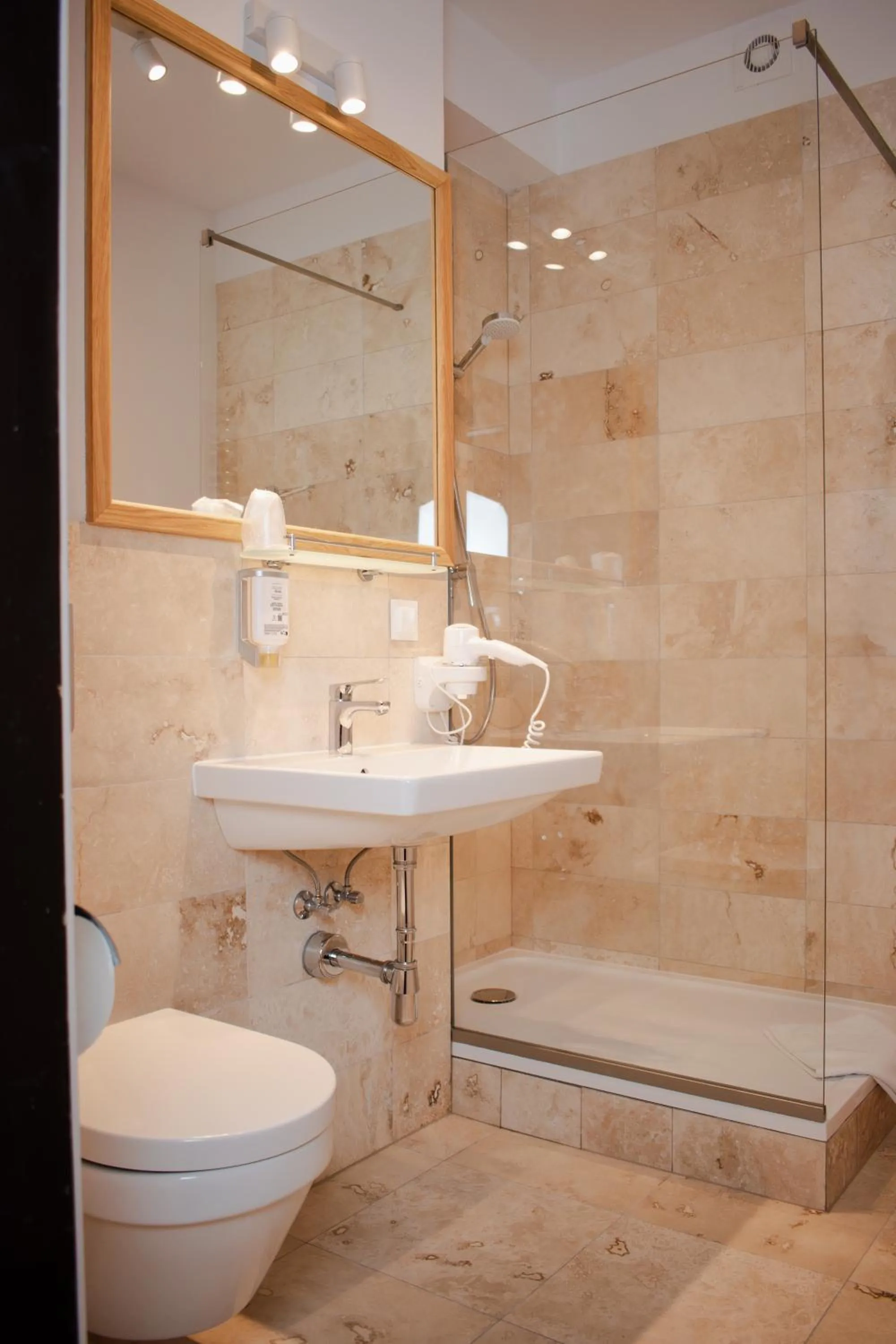 Shower in Hotel Dwór Polski