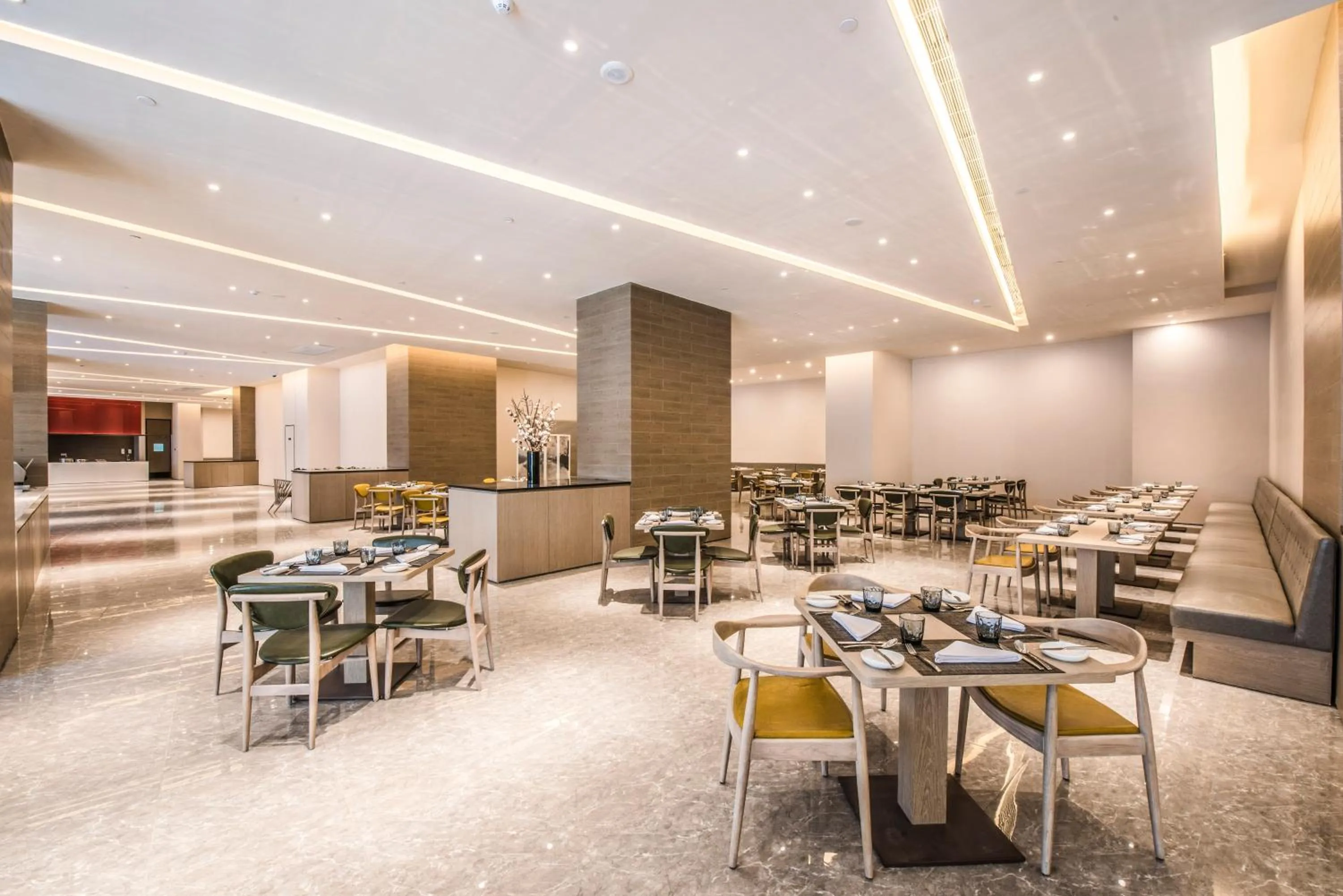 Restaurant/places to eat in Q-Box Hotel Shanghai Sanjiagang -Offer Pudong International Airport and Disney shuttle