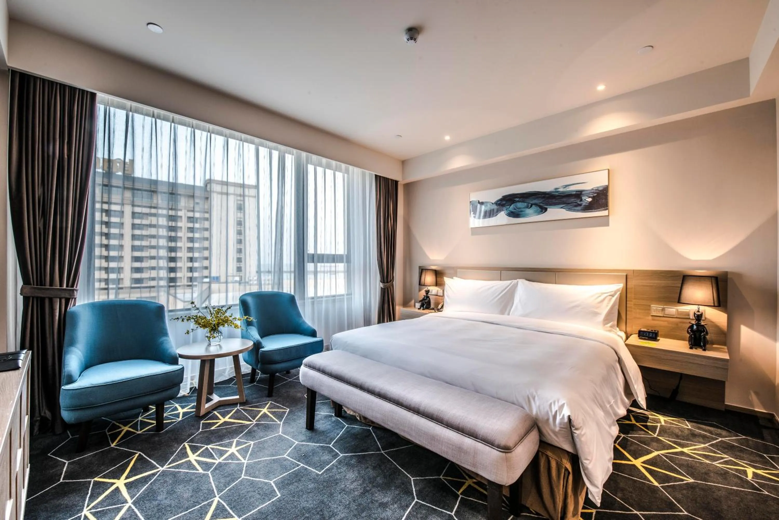 Bed in Q-Box Hotel Shanghai Sanjiagang -Offer Pudong International Airport and Disney shuttle