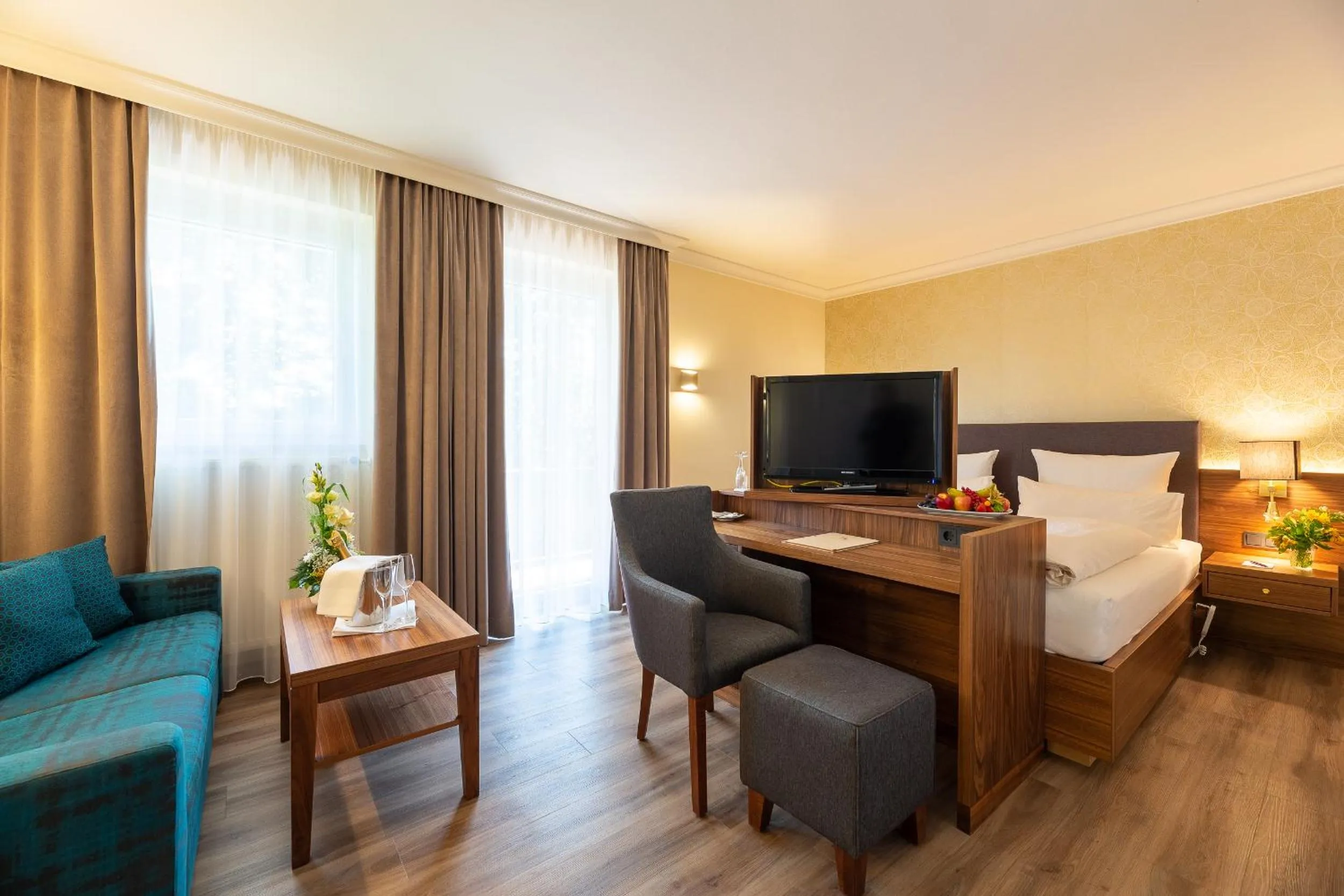 Photo of the whole room, Bed in Holzapfel