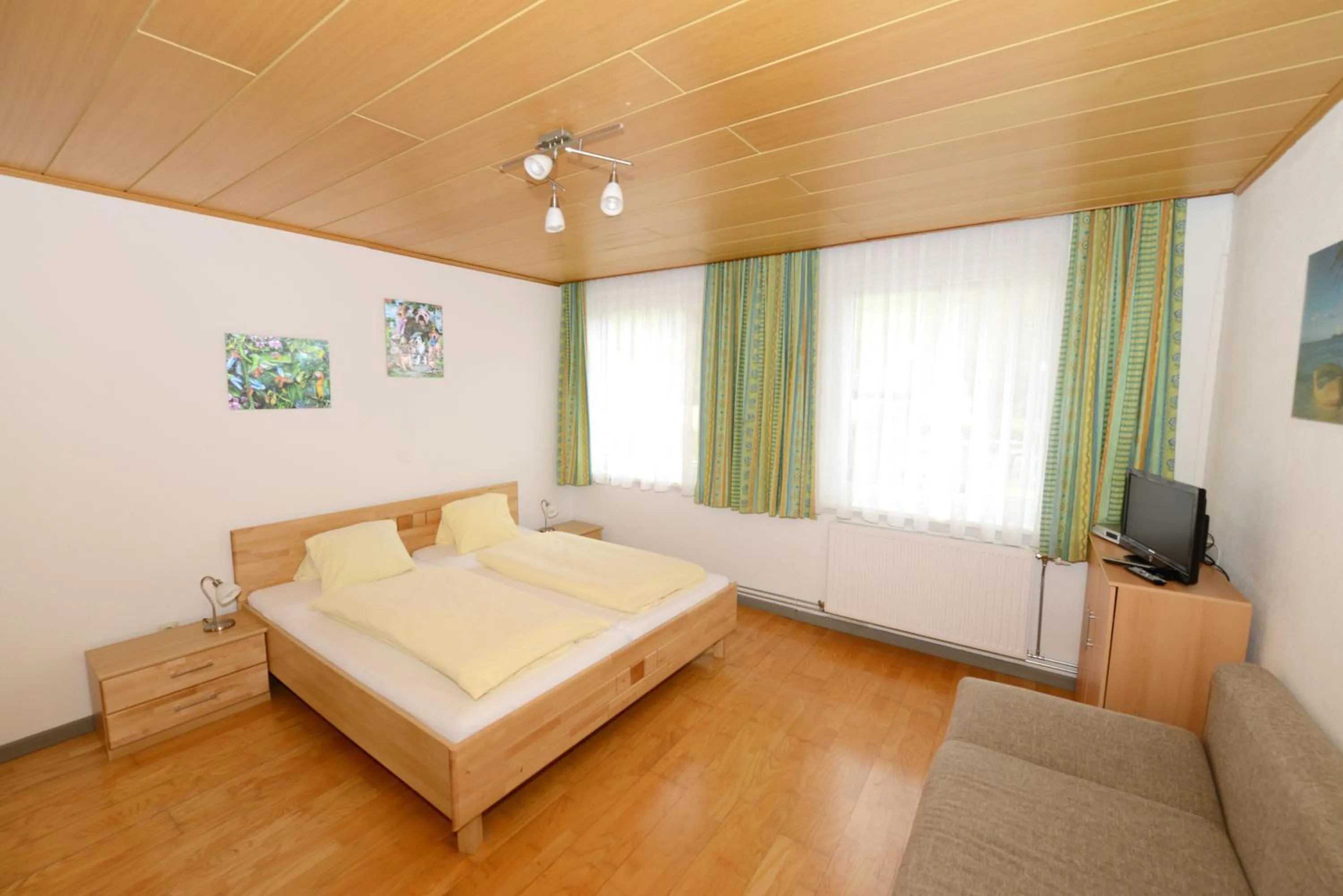 Photo of the whole room, Bed in Hotel-Restaurant Kirchenwirt Aigen