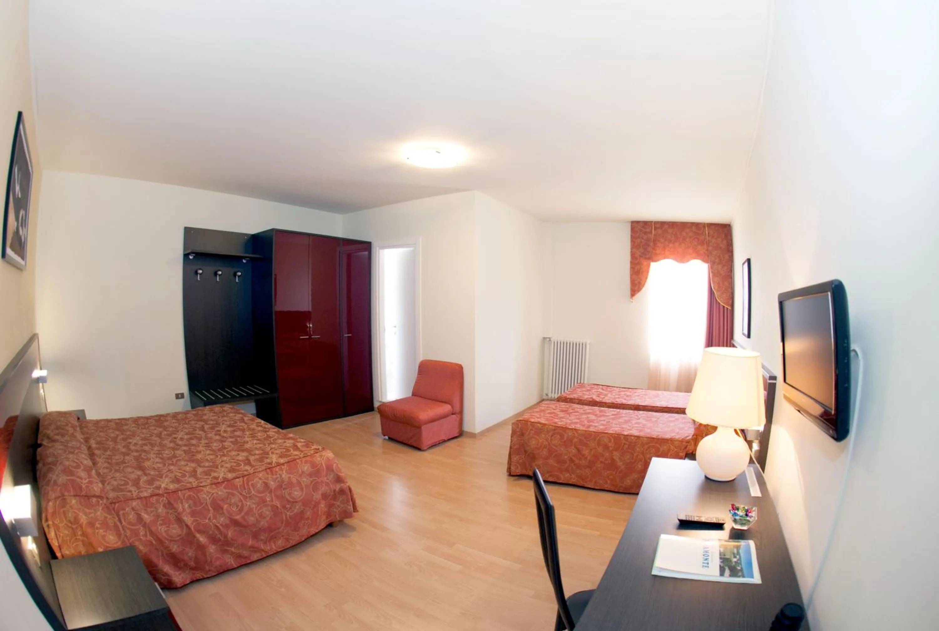 Photo of the whole room, Bed in Hotel Pinamonte