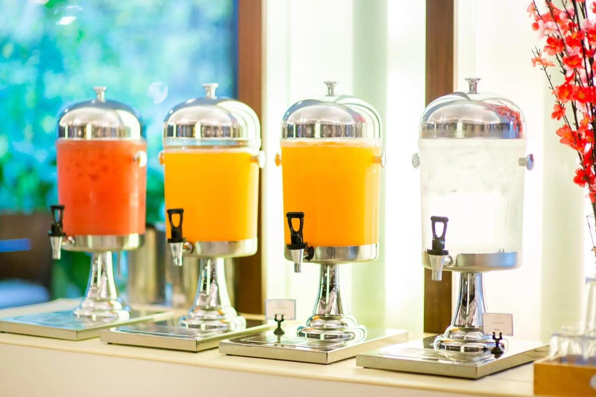 Restaurant/places to eat in Laemtong Serviced Apartment