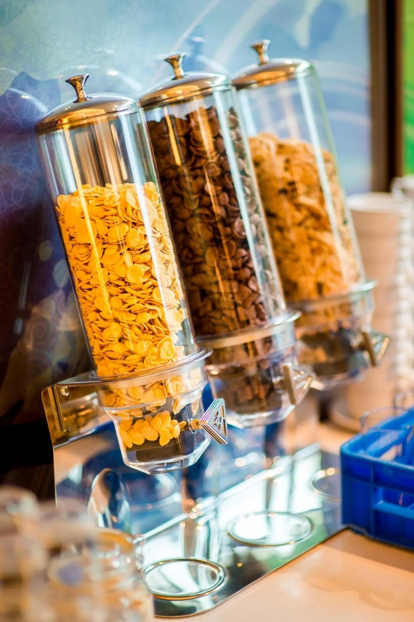 Restaurant/places to eat in Laemtong Serviced Apartment