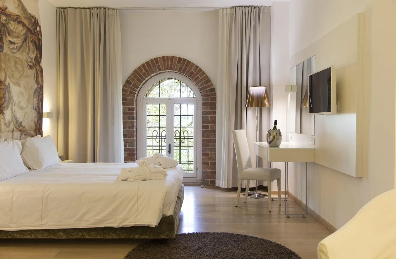 Photo of the whole room, Bed in Hotel Castello di Santa Vittoria